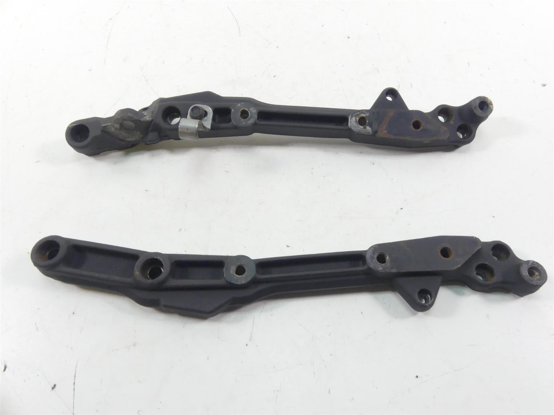 2013 Victory Cross Country Lower Engine Cradle Mounts Holder L 5137537 R 5136540 {{ shop.shopifyCountryName }} - Mototech271