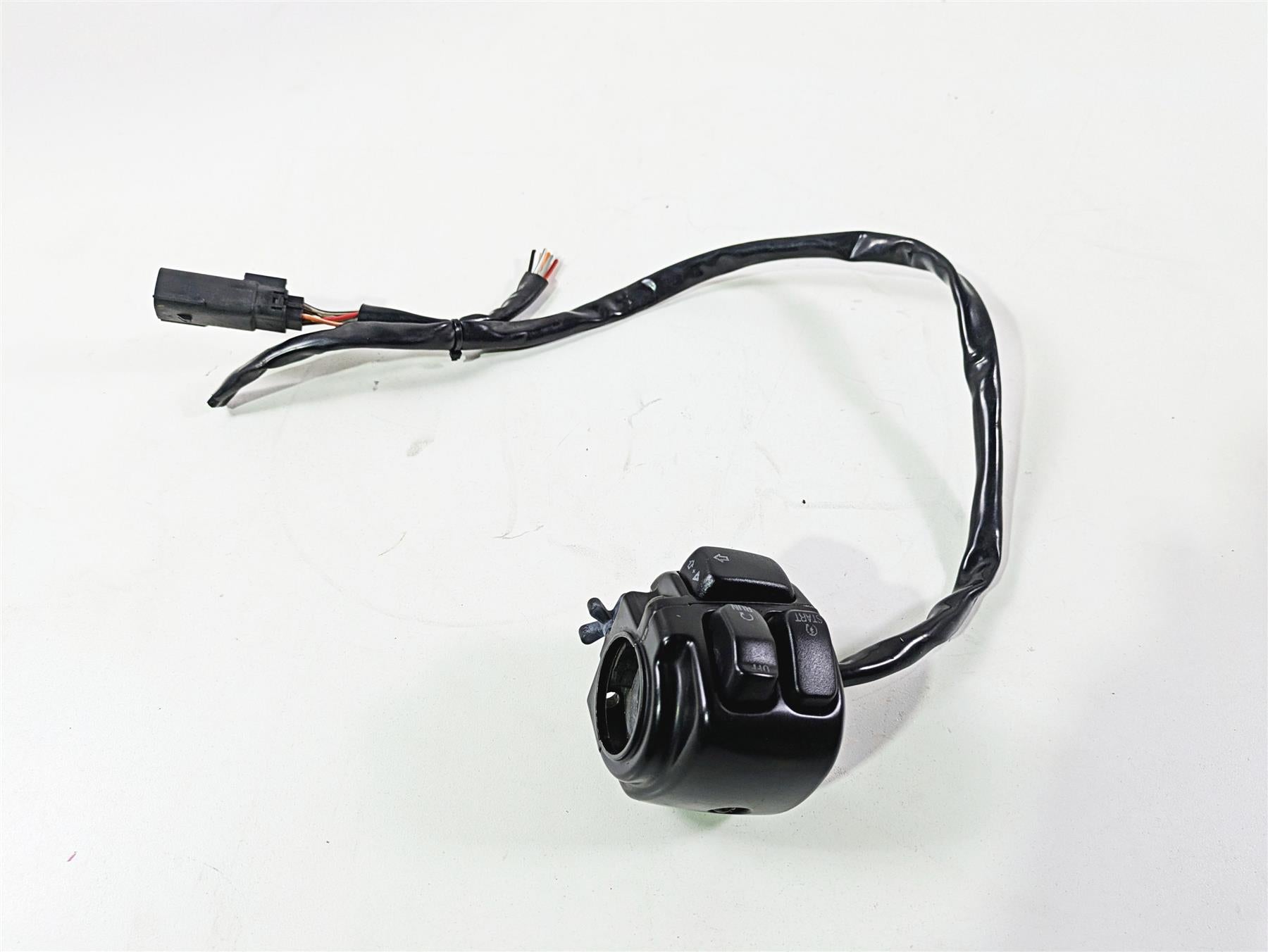 2011 Harley FXDC Dyna Super Glide Right Hand Control Switch - Read 71684-06A {{ shop.shopifyCountryName }} - Mototech271