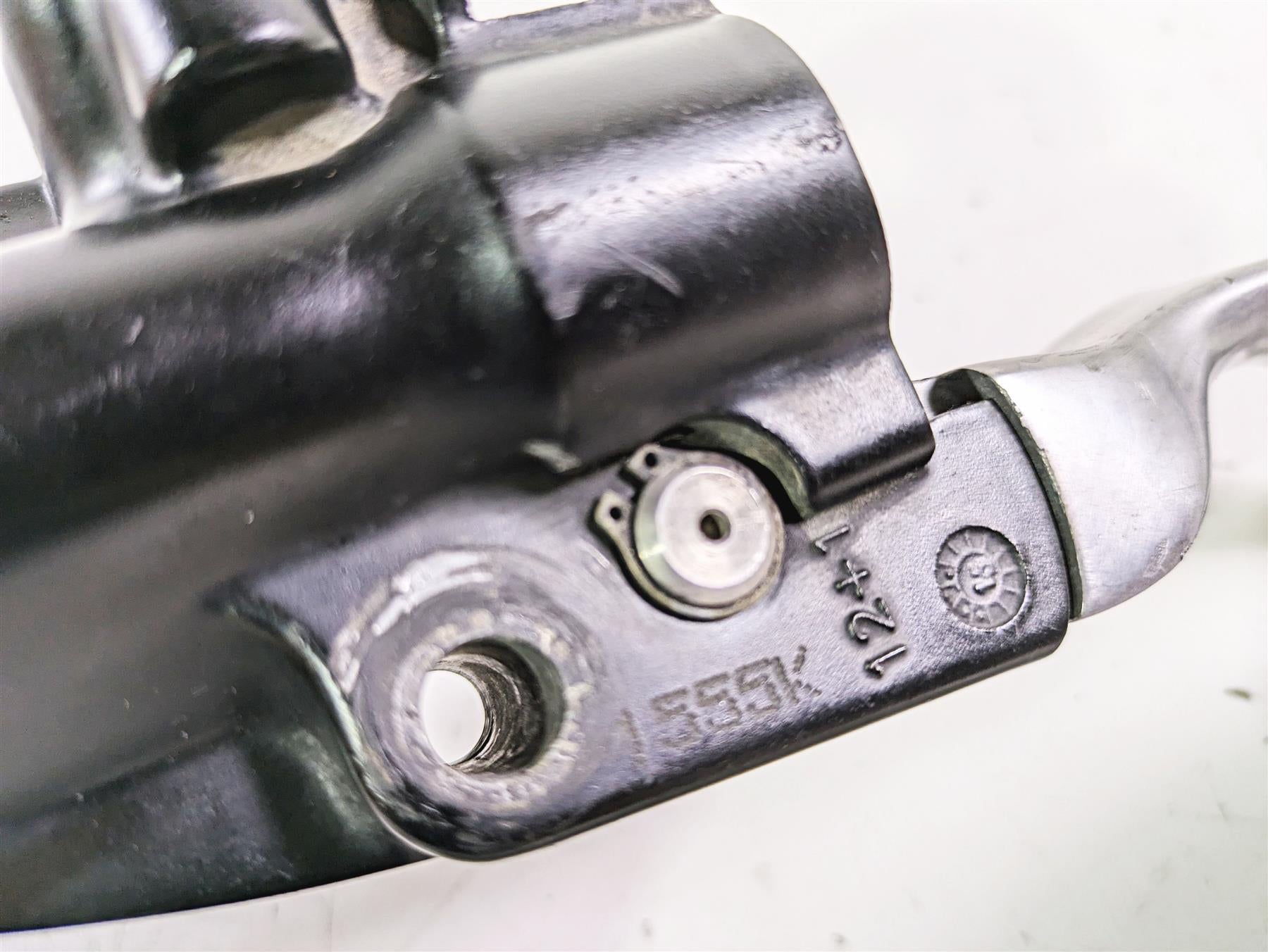 2016 Harley FXDL Dyna Low Rider Front Brake Master Cylinder 11/16" 45170-08F {{ shop.shopifyCountryName }} - Mototech271