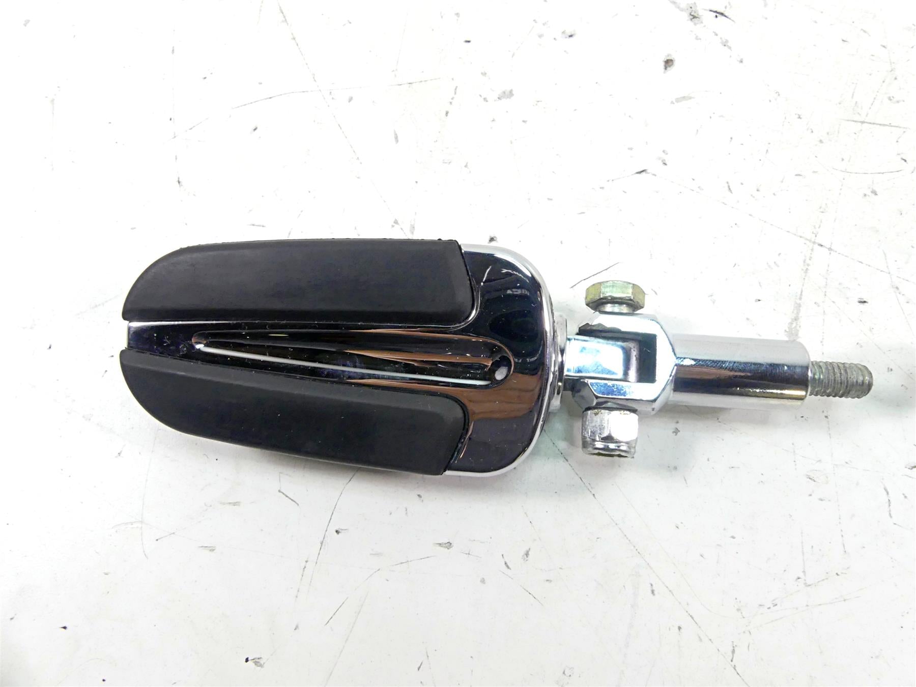2006 Harley Softail FXSTSI Springer Rear Slipstream Footpeg Set 50942-00 {{ shop.shopifyCountryName }} - Mototech271