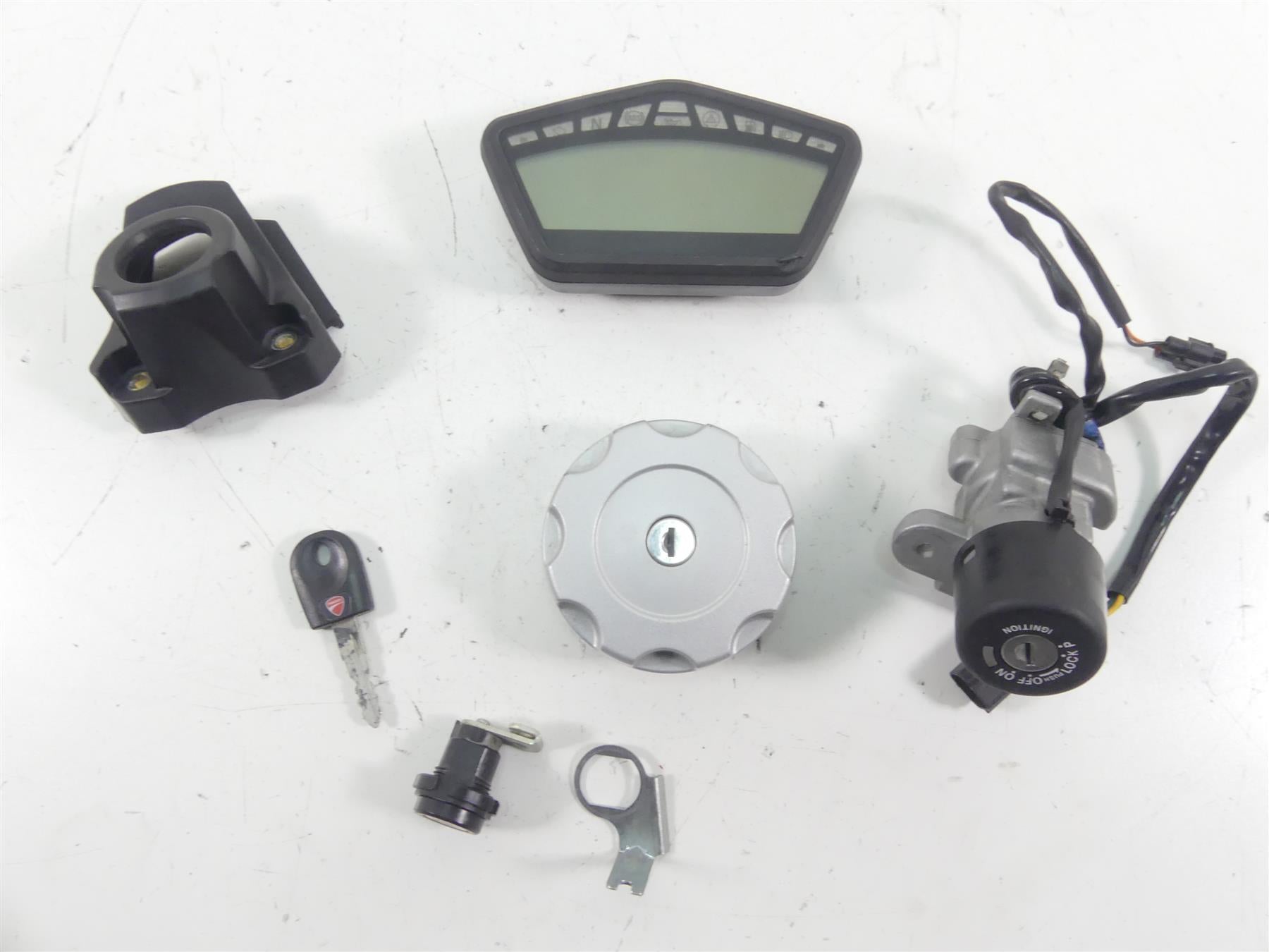 2018 Ducati Hypermotard 939 SP Speedometer Ignition Switch Key Set 12K 40611222C {{ shop.shopifyCountryName }} - Mototech271