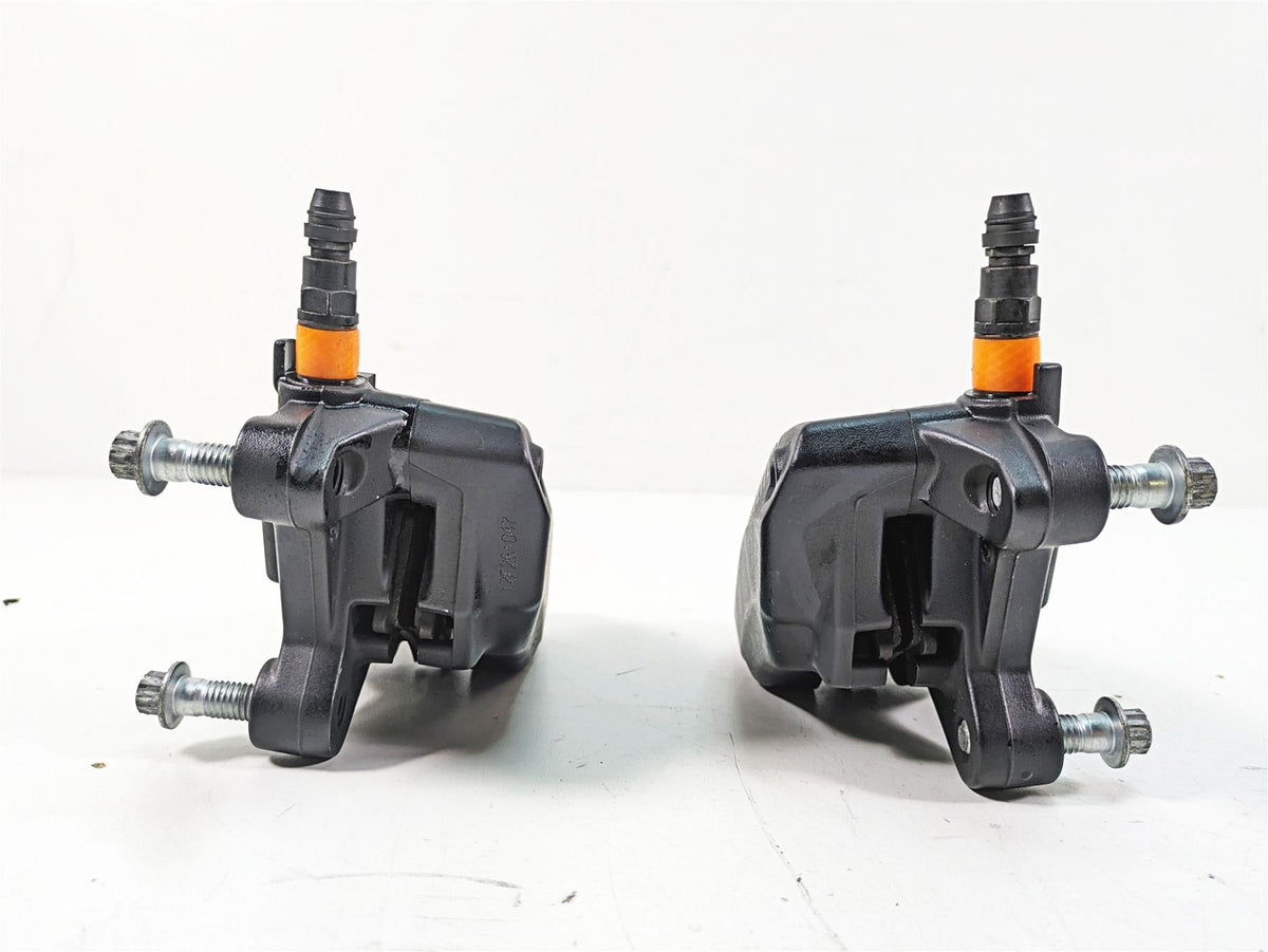 2013 Harley Touring FLHX Street Glide Nice Front Brake Caliper Set 43027-08 {{ shop.shopifyCountryName }} - Mototech271