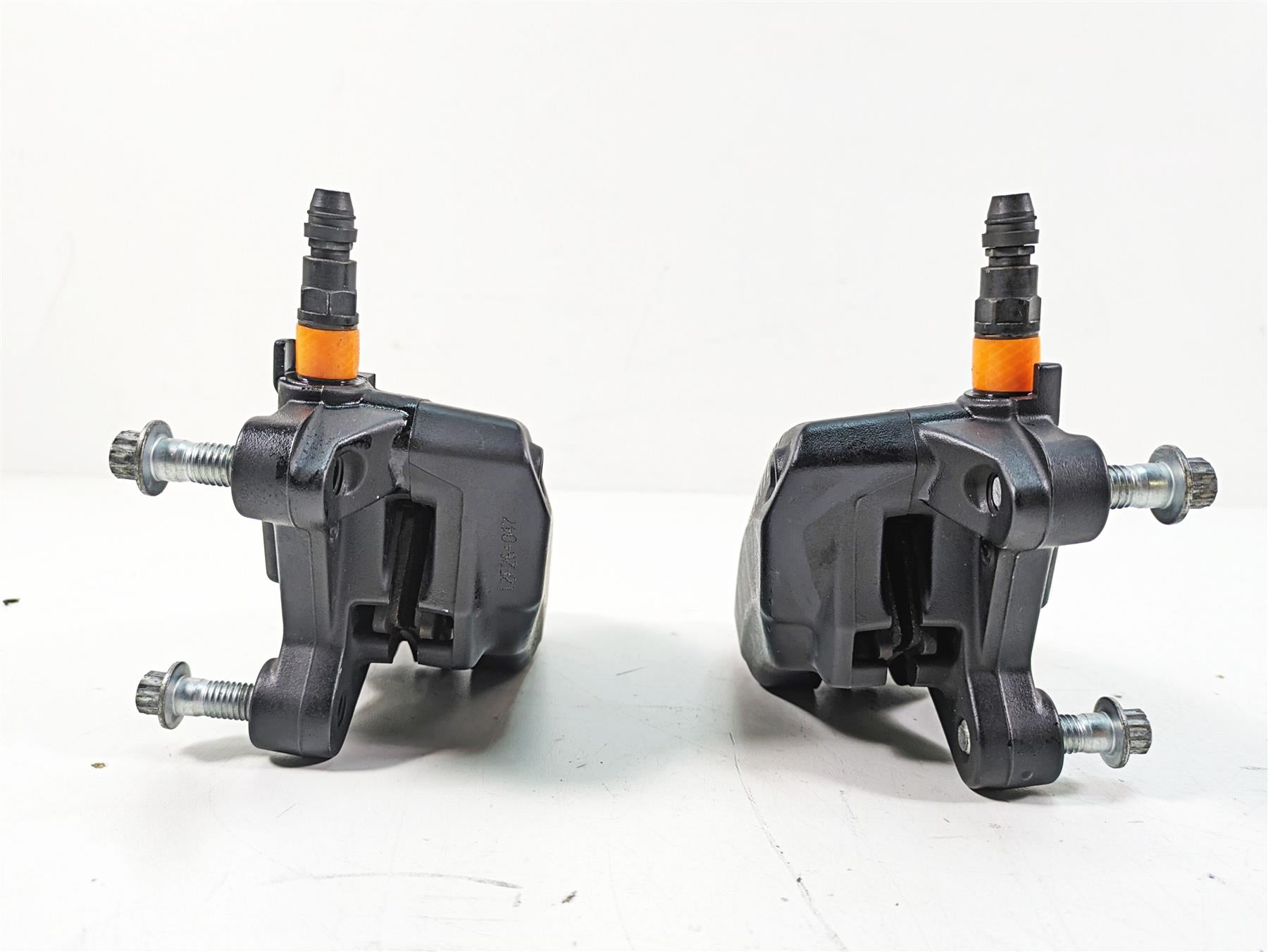 2013 Harley Touring FLHX Street Glide Nice Front Brake Caliper Set 43027-08 {{ shop.shopifyCountryName }} - Mototech271