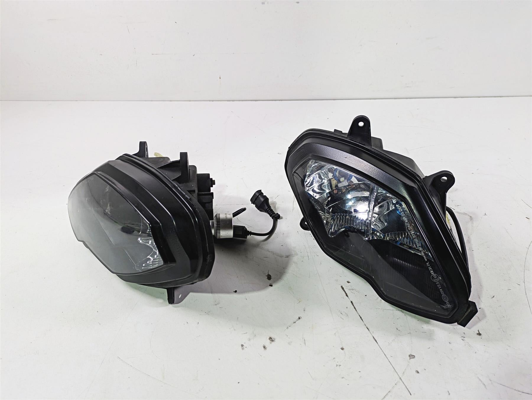 2008 Aprilia RSVR 1000 Factory Headlight Led Head Light Lamp Set AP8127152 {{ shop.shopifyCountryName }} - Mototech271