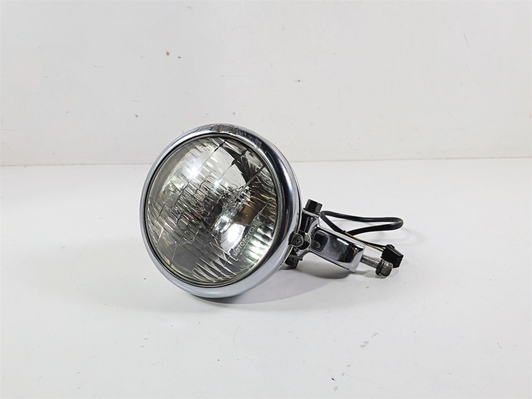 2006 Harley Sportster XL1200 C Headlight Head Light Lamp & Mount 69670-04A {{ shop.shopifyCountryName }} - Mototech271