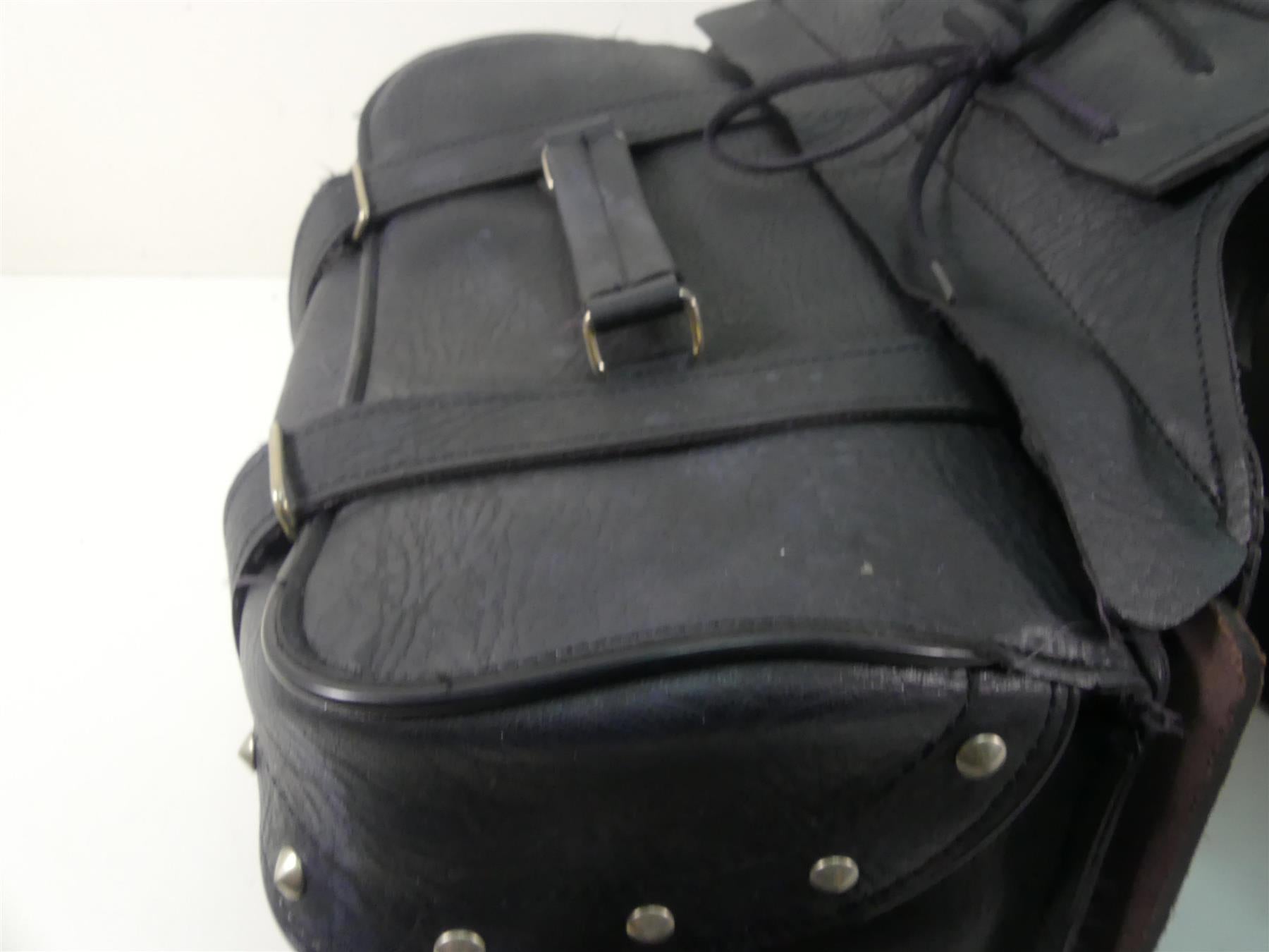 2007 Honda VT1100 C2 Shadow River Road Saddlebag Saddle Bag Set + Mounts 10-8996 {{ shop.shopifyCountryName }} - Mototech271