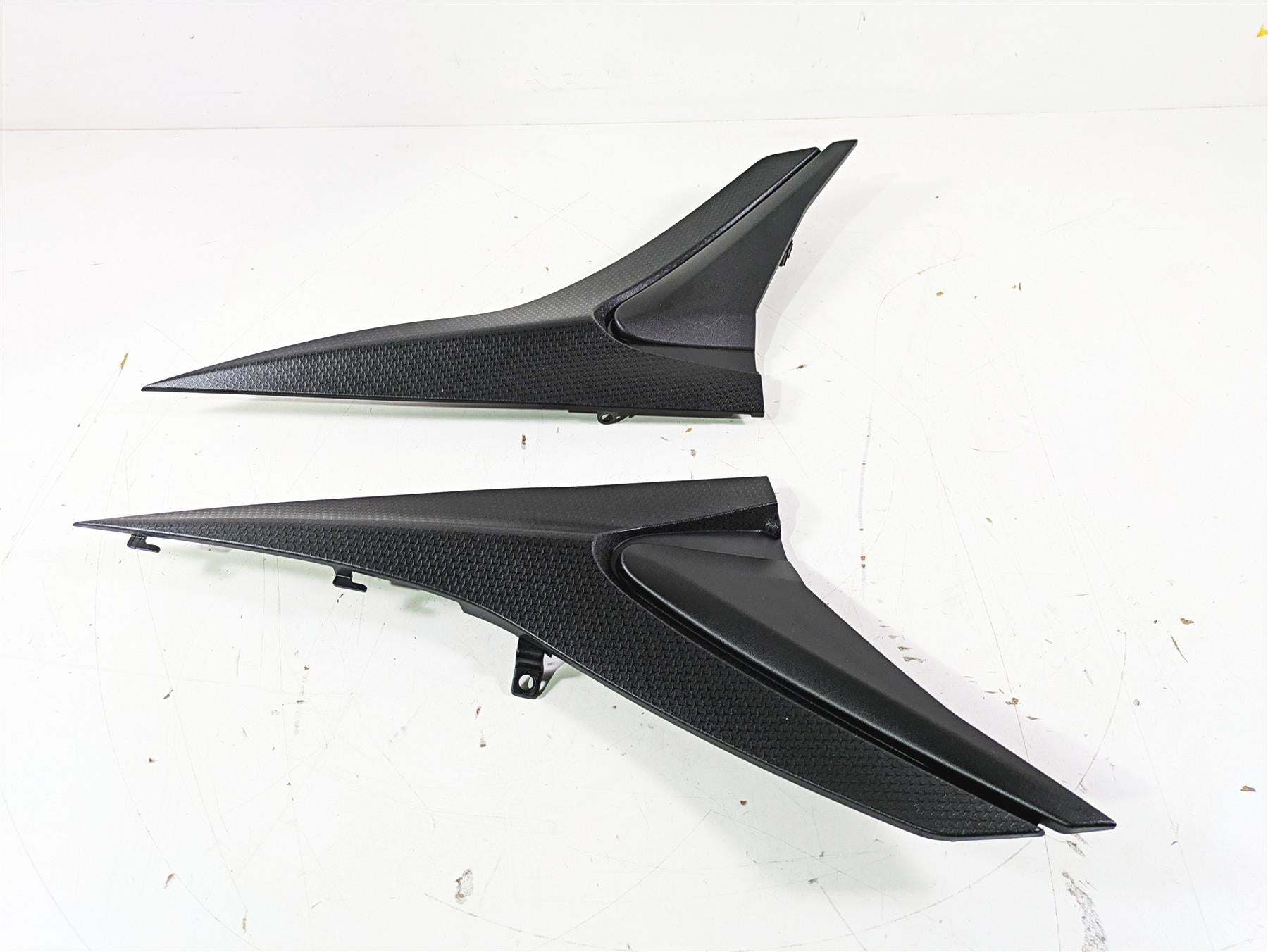 2021 Aprilia RS660 Under Seat Infill Cover Fairings 2B006645 L 2B006646 {{ shop.shopifyCountryName }} - Mototech271