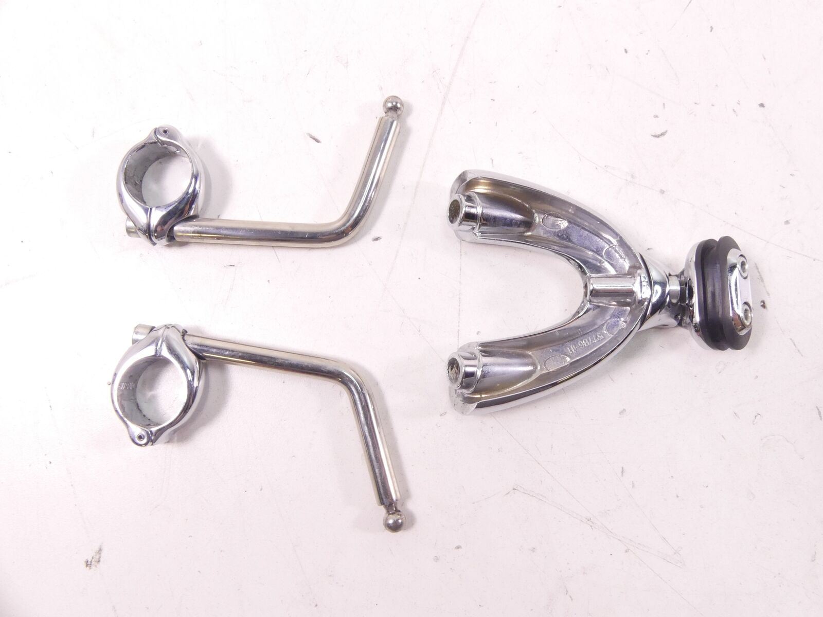 2009 Harley VRSCAW V-Rod Windshield Wind Shield Screen Mount Kit 57786-01 577880 {{ shop.shopifyCountryName }} - Mototech271