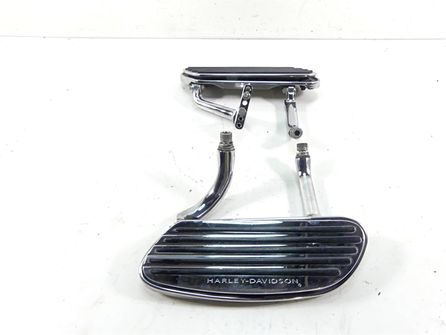 2006 Harley Touring FLHTCU SE E-Glide Front Floorboard Set -Read 47370-04 {{ shop.shopifyCountryName }} - Mototech271