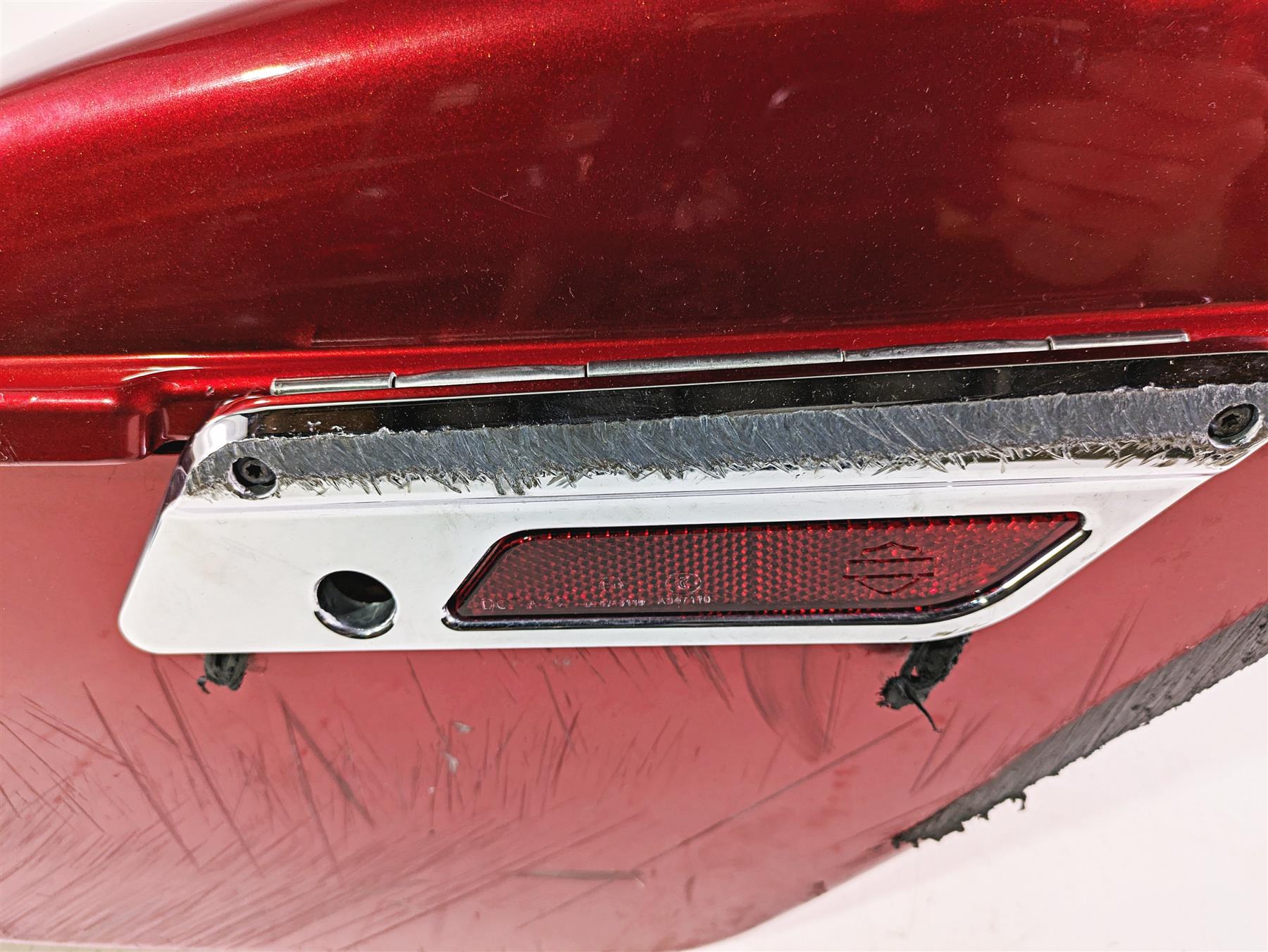 2012 Harley FLD Dyna Switchback Right Saddlebag Saddle Bag RASH 90200018BDK {{ shop.shopifyCountryName }} - Mototech271
