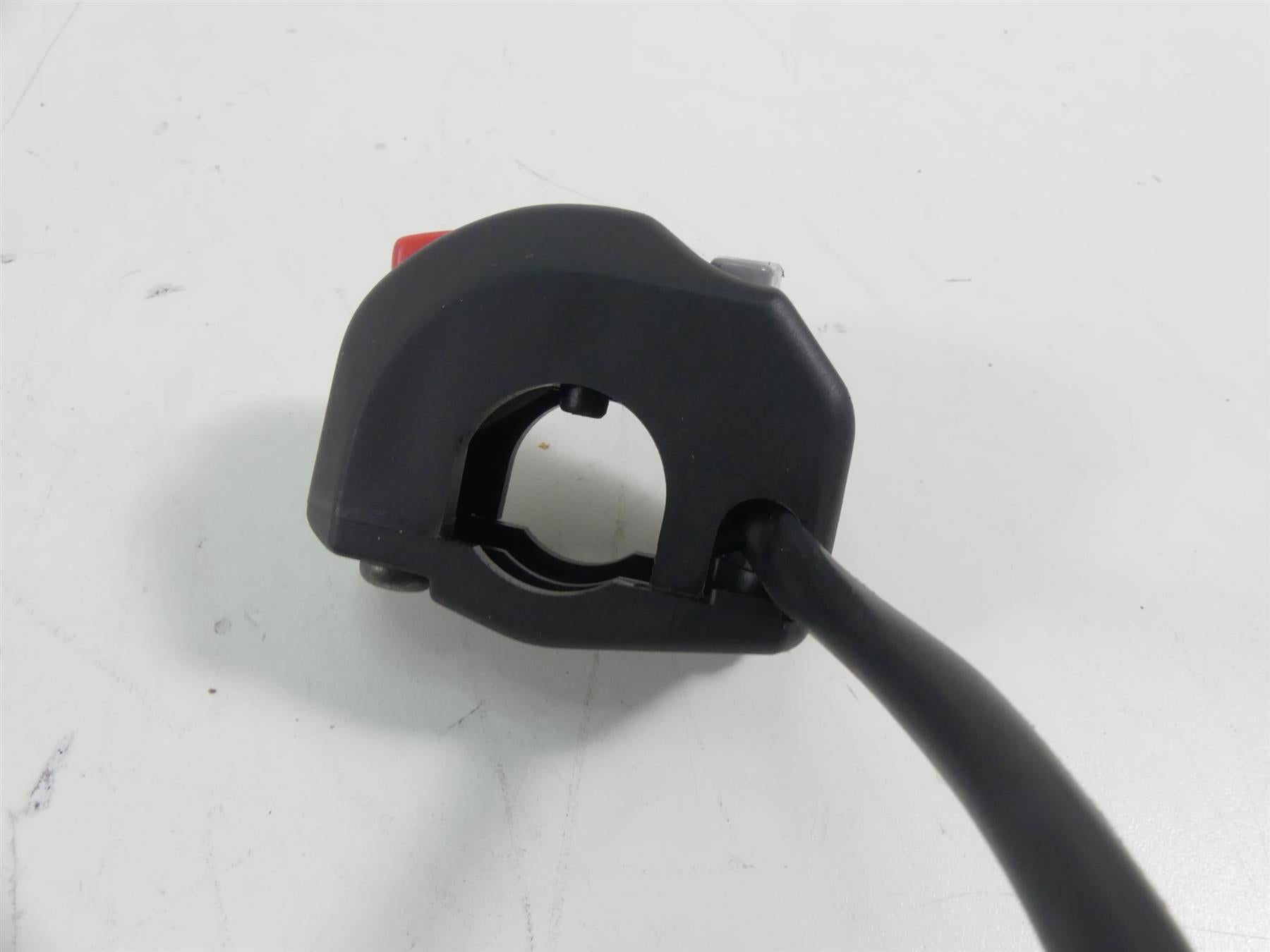 2013 Yamaha VMX17 V-Max 1700 Right Start Stop Control Switch 2S3-83975-00-00 {{ shop.shopifyCountryName }} - Mototech271