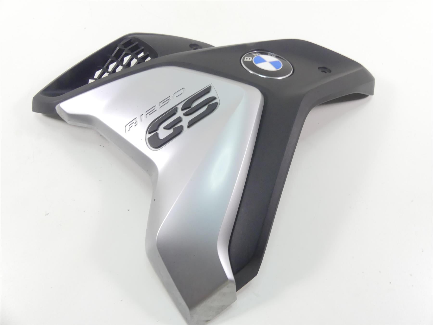 2019 BMW R1250GS K50 Left Side Intake Fairing & Emblem 46638556655 46638392881 {{ shop.shopifyCountryName }} - Mototech271