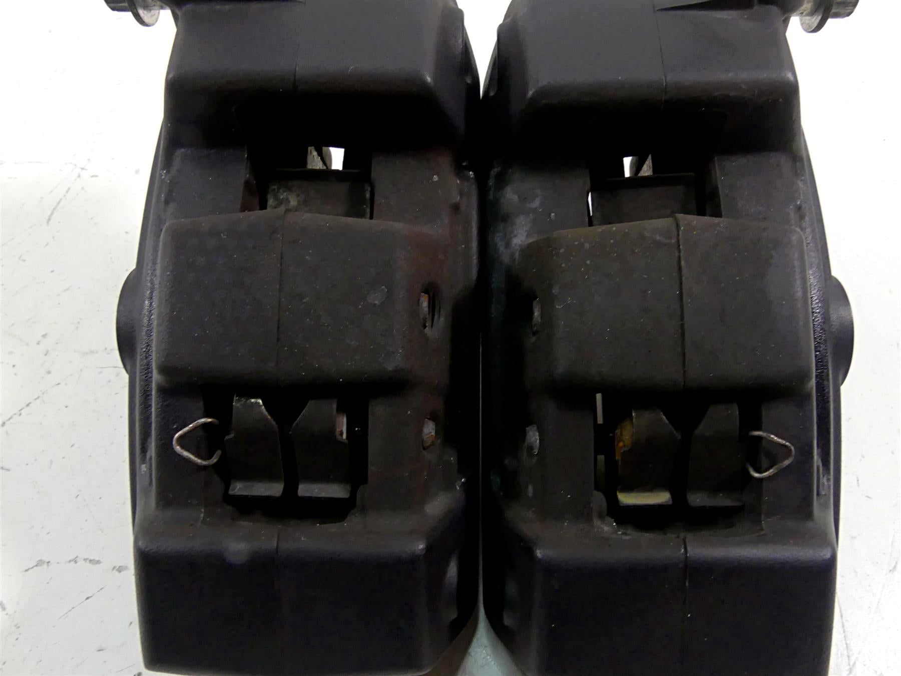 2015 Harley Touring FLHXS Street Glide Front Brake Caliper Set 43027-08 44023-08 {{ shop.shopifyCountryName }} - Mototech271