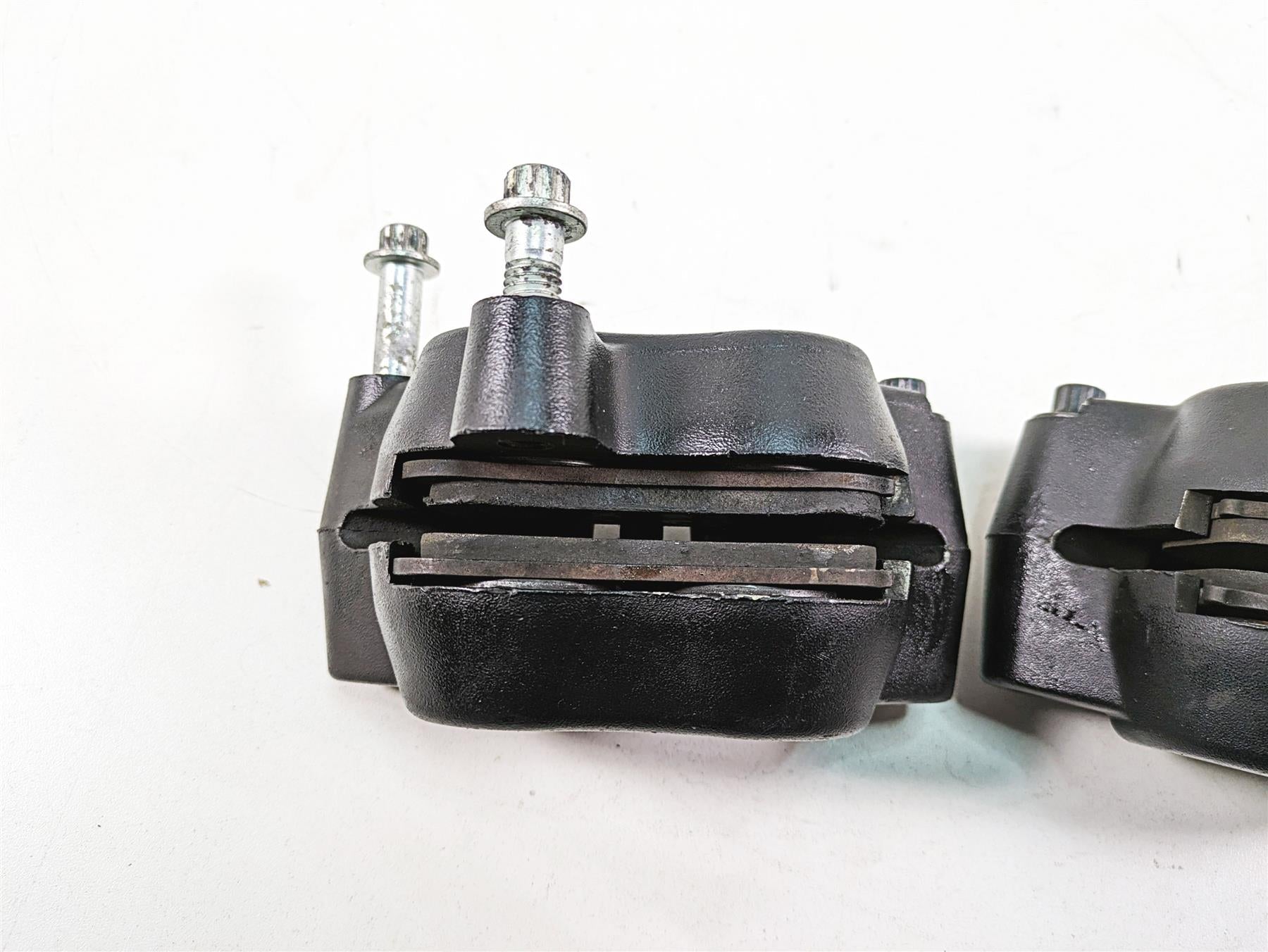 2009 Harley FXDF Dyna Fat Bob Front Brake Caliper Set 44046-08 44487-08 {{ shop.shopifyCountryName }} - Mototech271