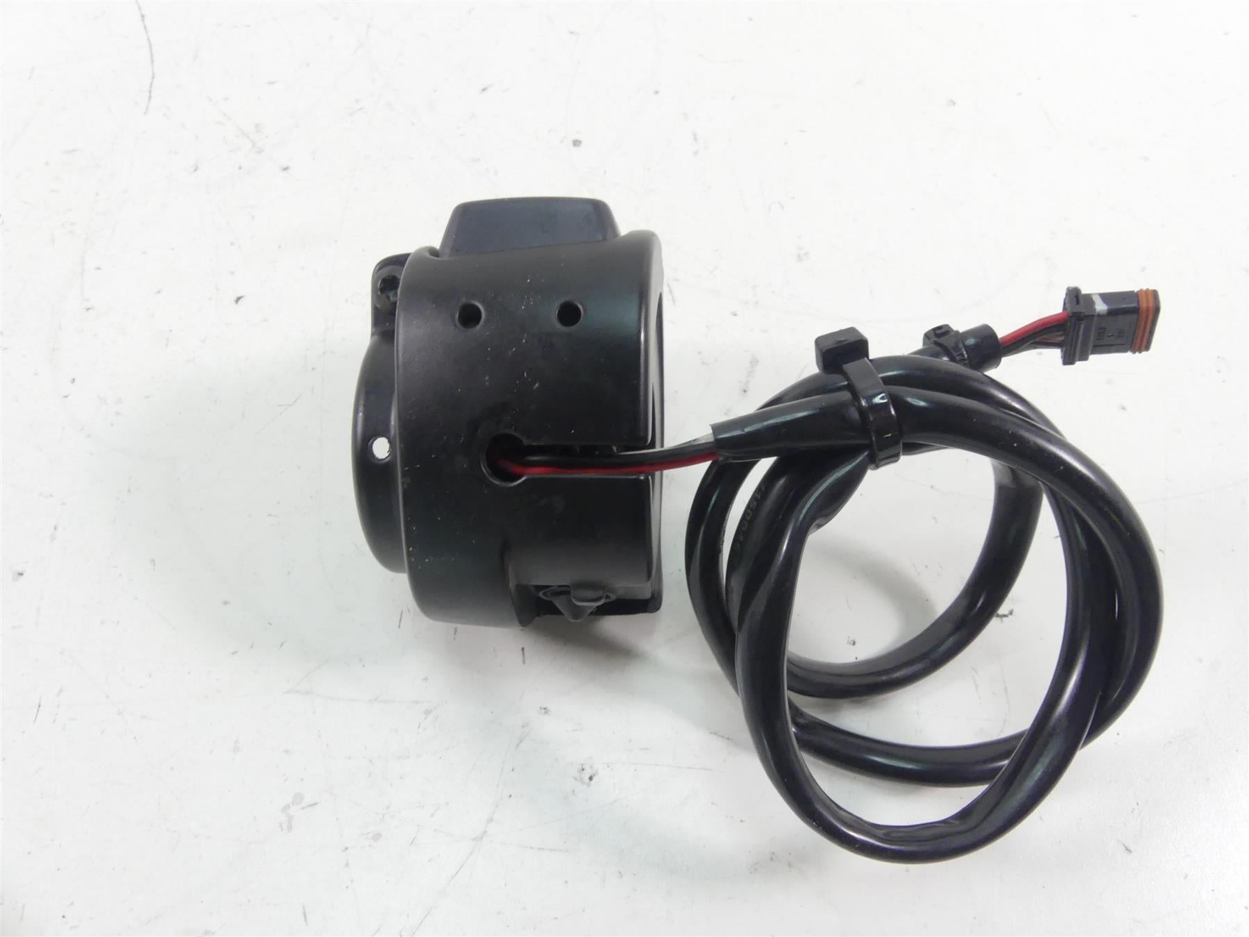 2021 Harley Softail FXBBS Street Bob Left Hand Light Control Switch 71500292 {{ shop.shopifyCountryName }} - Mototech271