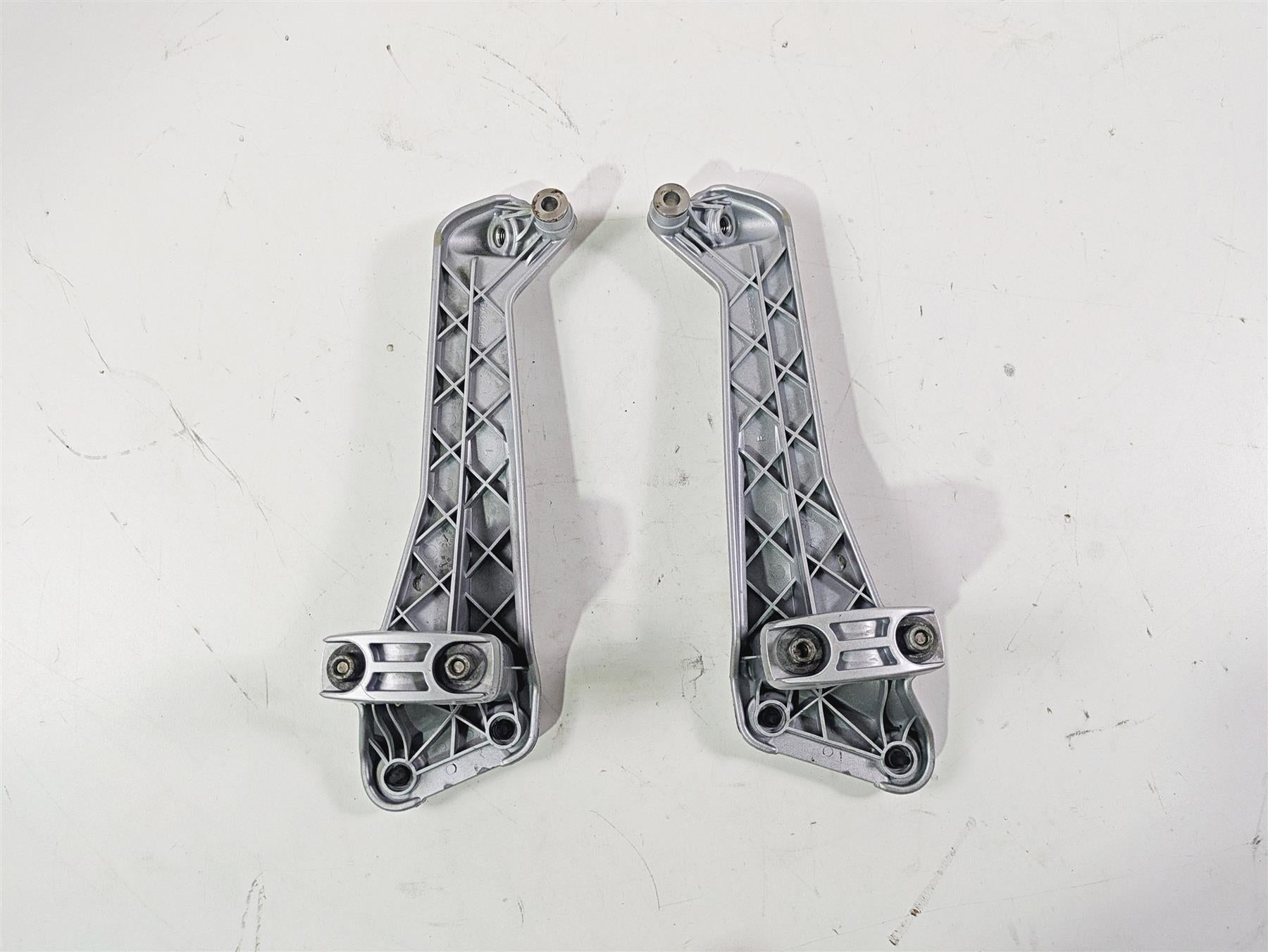 2010 BMW R1200GS K25 Saddlebag Mount Bracket Holder Set 46547695986 {{ shop.shopifyCountryName }} - Mototech271
