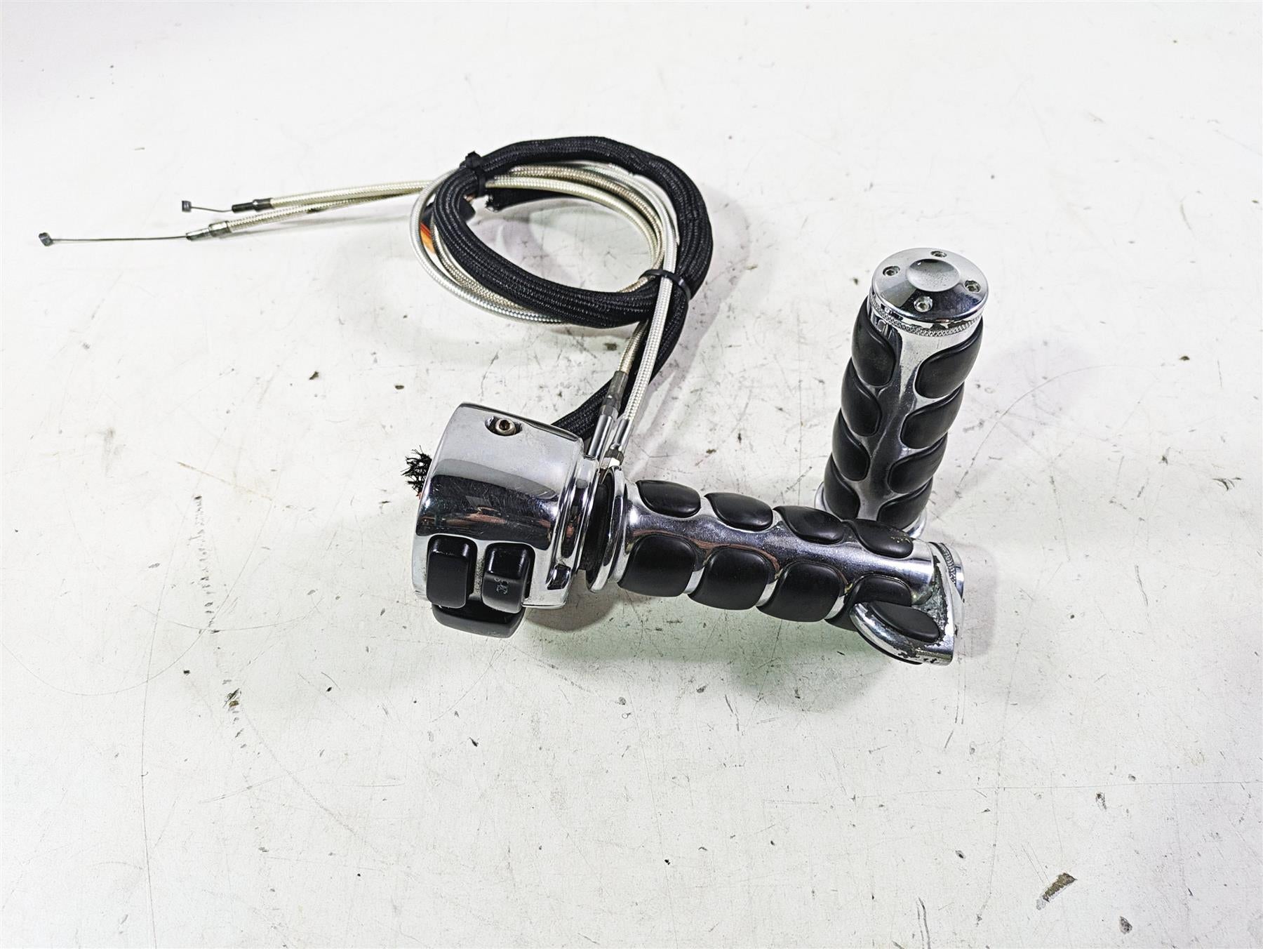 2002 Harley FLSTC Softail Heritage Right Chrome Hand Control Switch 71684-06A {{ shop.shopifyCountryName }} - Mototech271