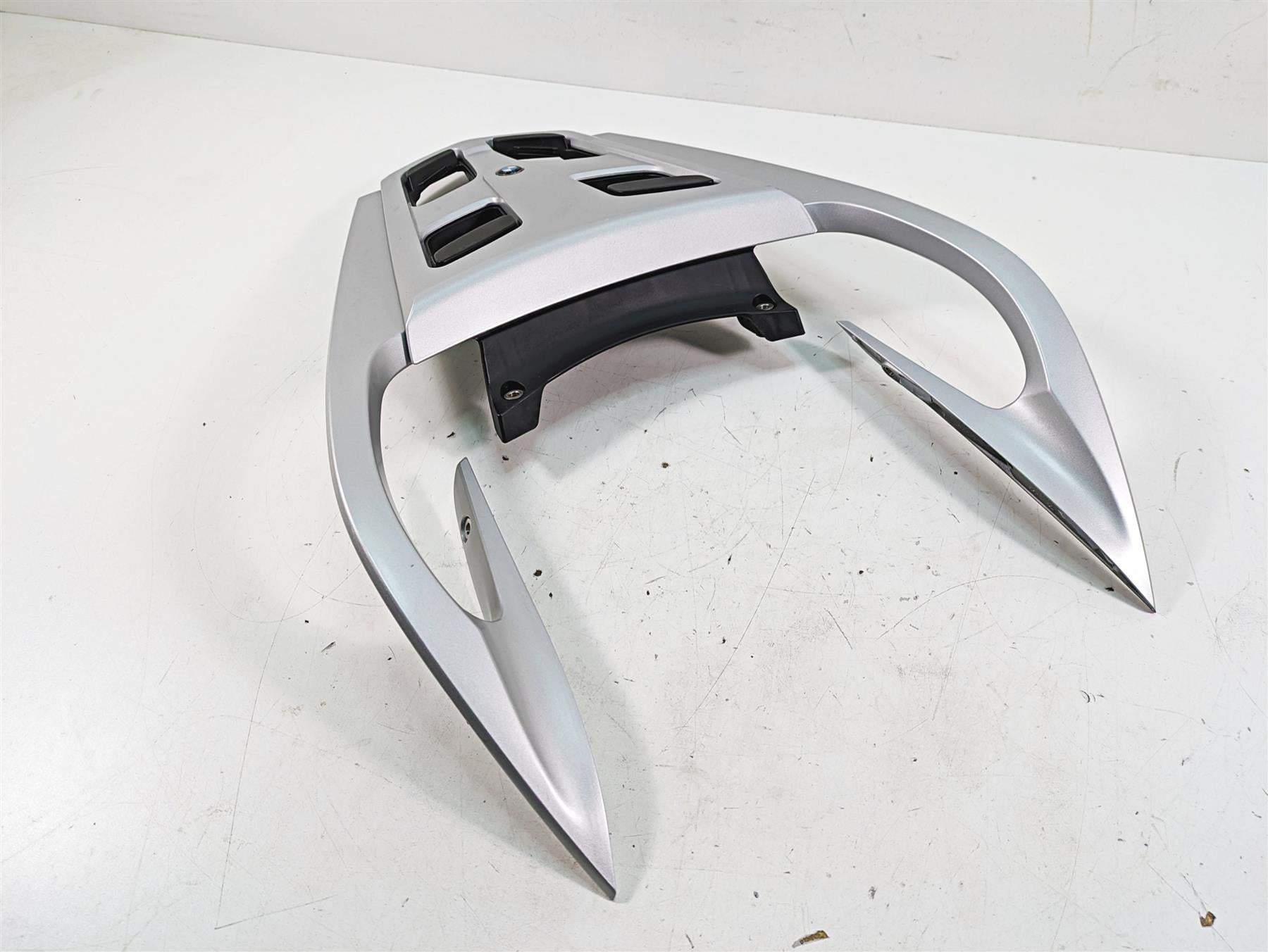 2007 BMW R1200RT K26 Rear Luggage Rack & Grab Handles 46547681144 {{ shop.shopifyCountryName }} - Mototech271