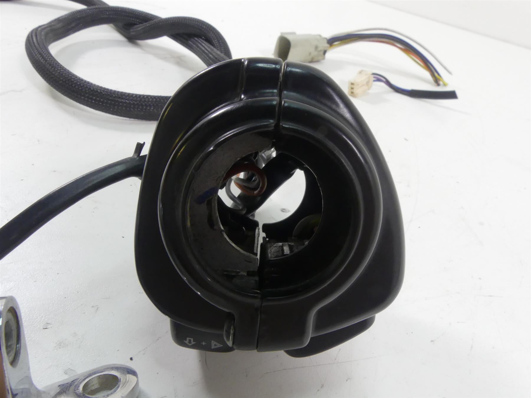 2009 Harley FXDF Dyna Fat Bob Left Control Switch + Blinker Set - Read 71682-06A {{ shop.shopifyCountryName }} - Mototech271