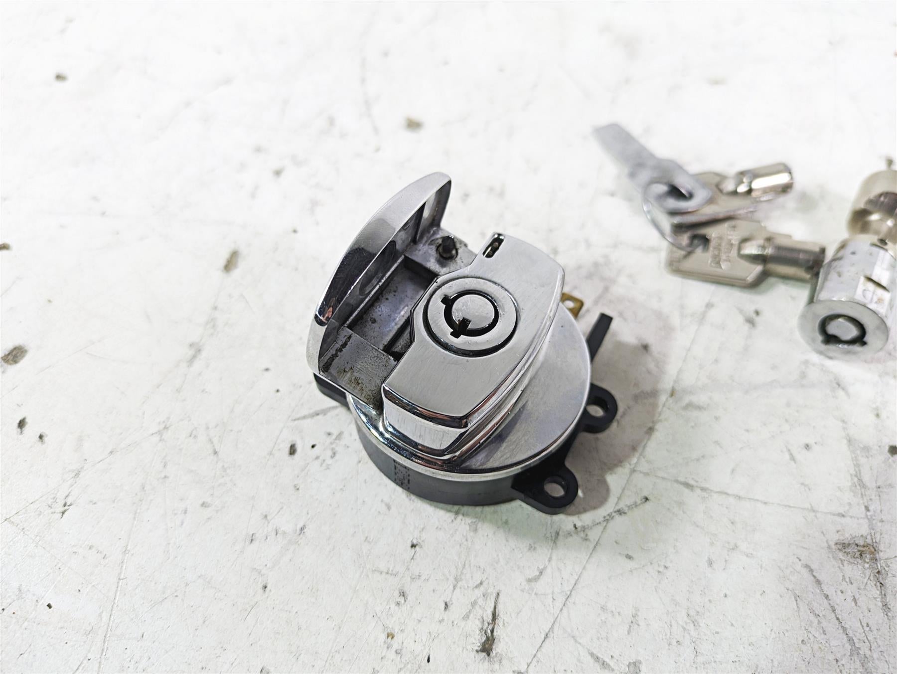 2002 Harley FLSTC Softail Heritage Ignition Switch Steering Lock 2 Keys 71313-96 {{ shop.shopifyCountryName }} - Mototech271