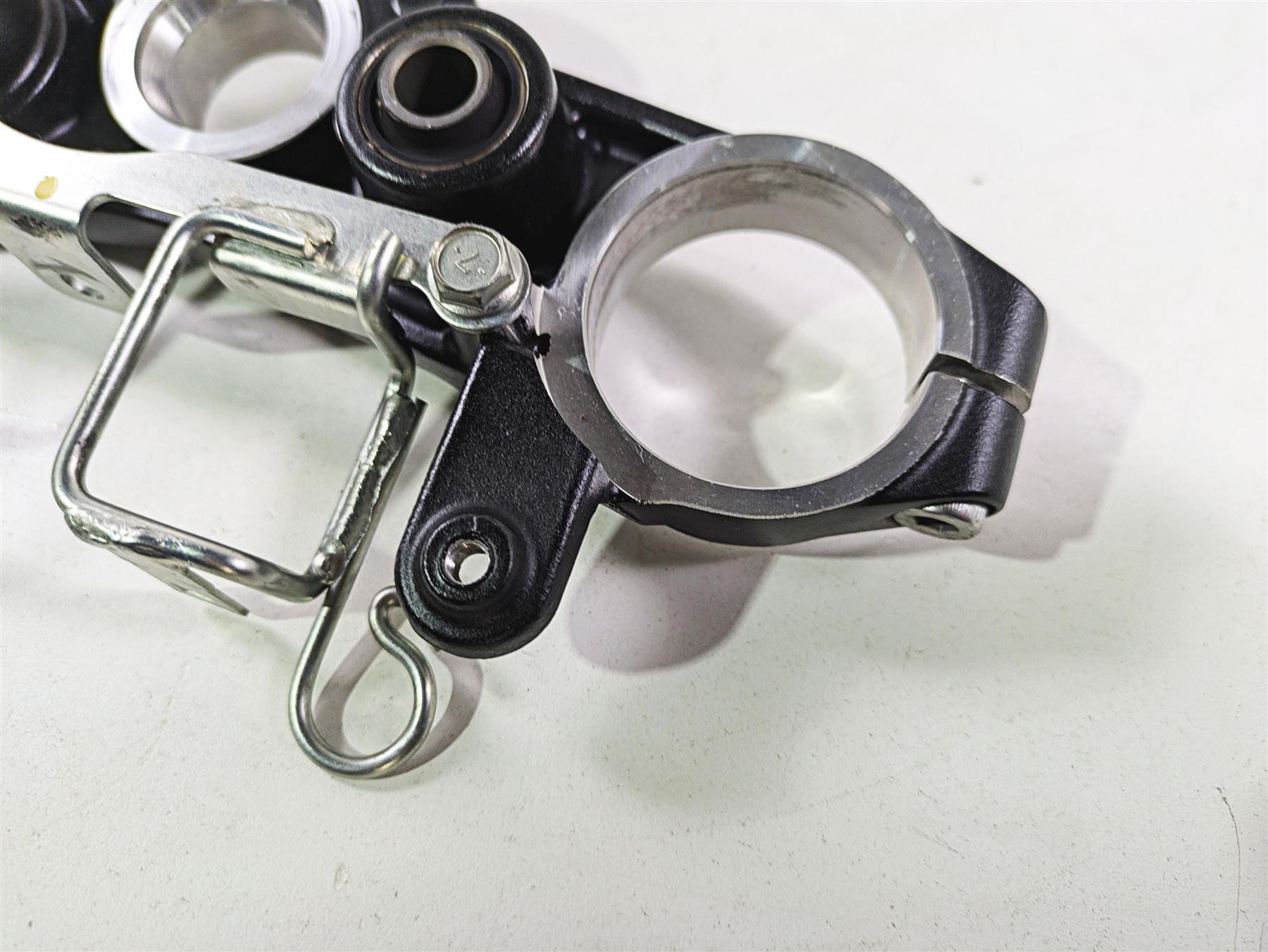2021 Kawasaki Z900 ZR900 Upper Triple Tree Steering Clamp 44039-0167-18R {{ shop.shopifyCountryName }} - Mototech271