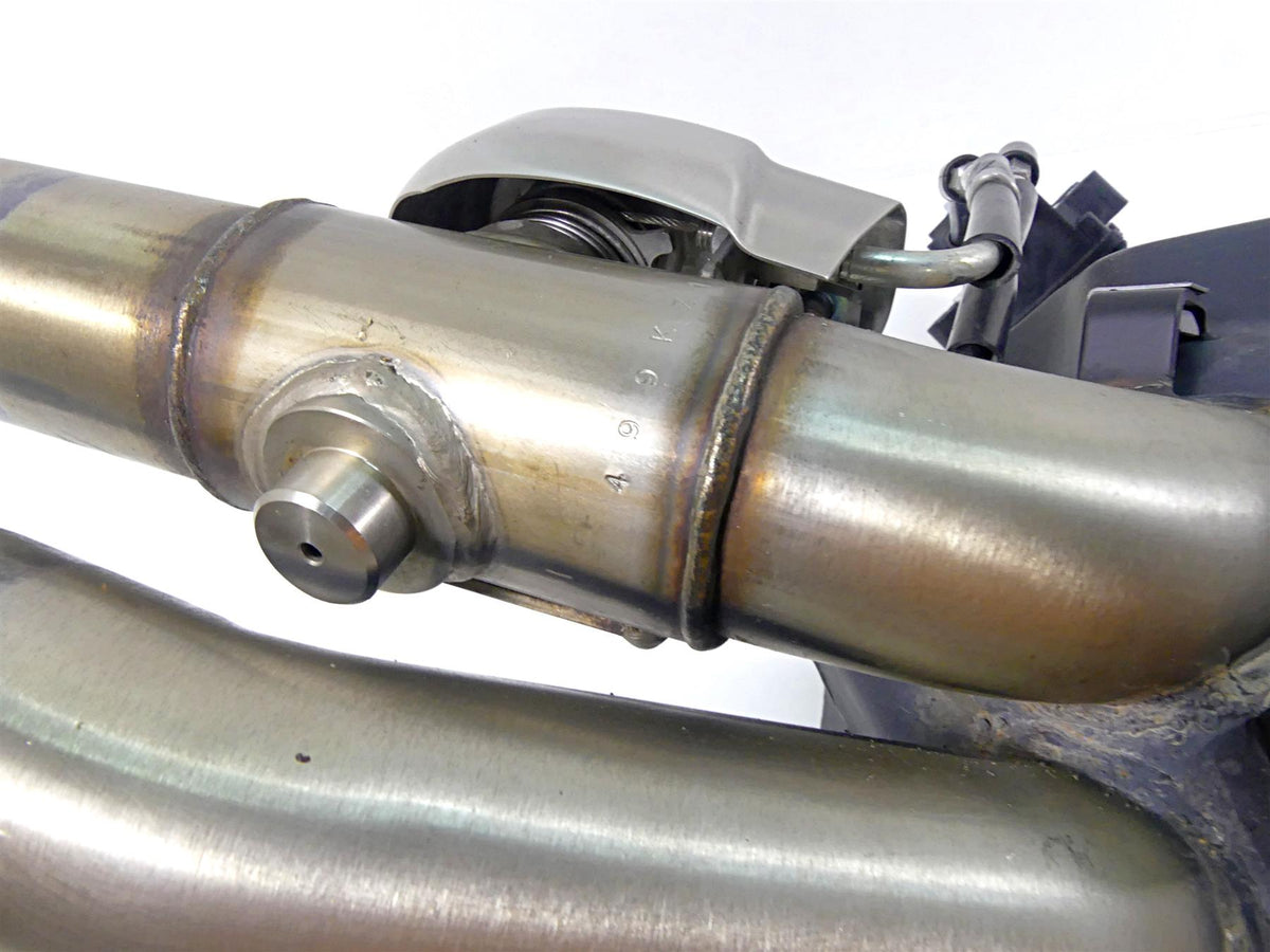 2022 Triumph Speed Triple 1200 RS Center Exhaust Chamber & Servo Motor T2209601 {{ shop.shopifyCountryName }} - Mototech271