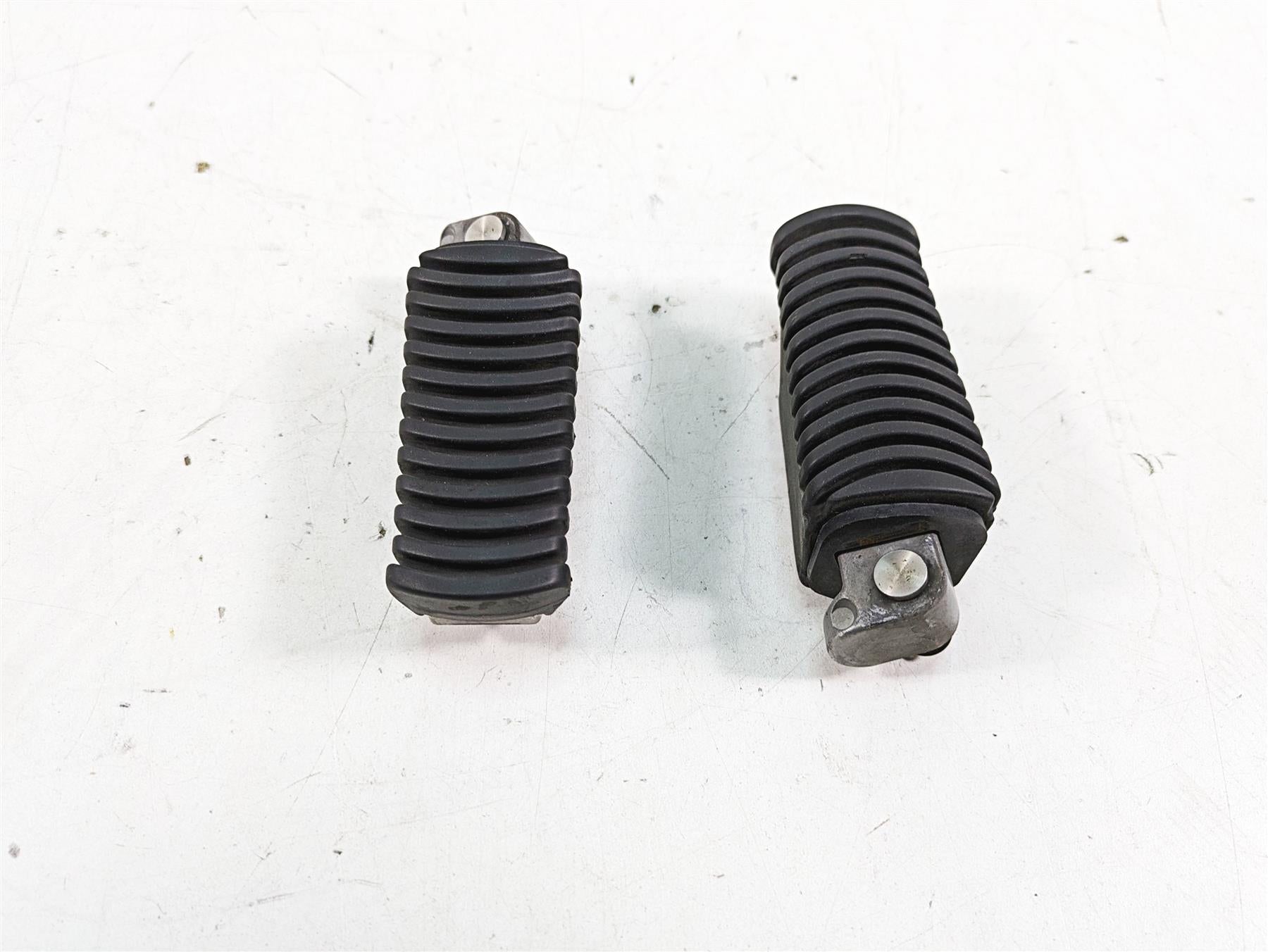 2007 BMW R1200GS K255 Adv Passenger Pillion Footpeg Foot Peg Set 46717664225 {{ shop.shopifyCountryName }} - Mototech271