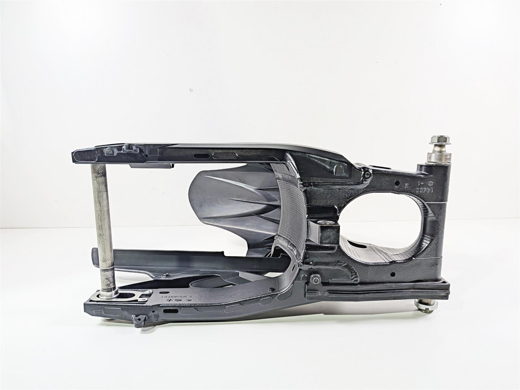 2024 Suzuki GSXR600 Nice Rear Swing Arm Swingarm & Fender 61000-14J01-YAP {{ shop.shopifyCountryName }} - Mototech271