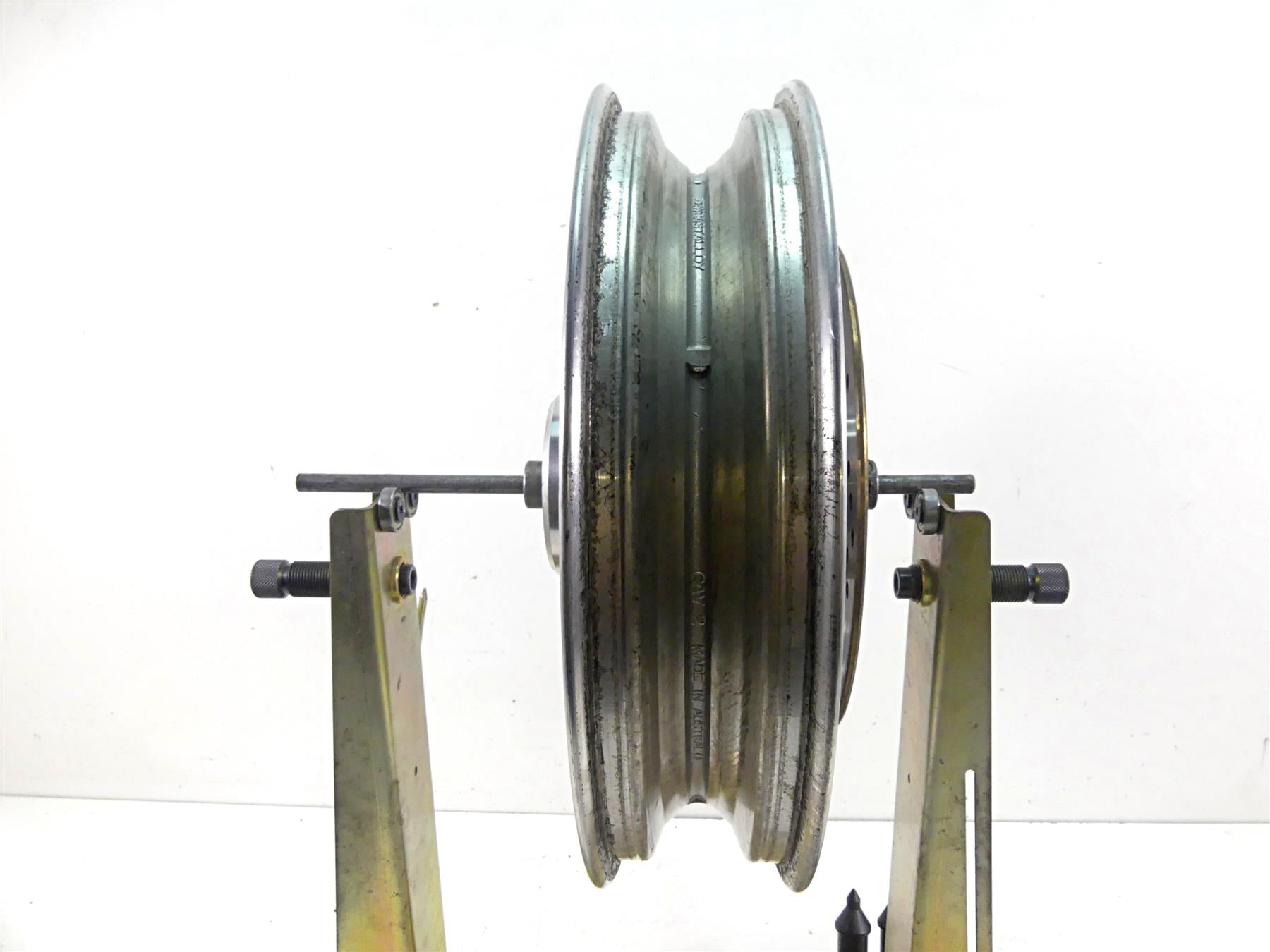 2011 Harley Softail FLSTF Fat Boy Front Wheel Rim Cast 17x3.5 -Read 41038-08 {{ shop.shopifyCountryName }} - Mototech271
