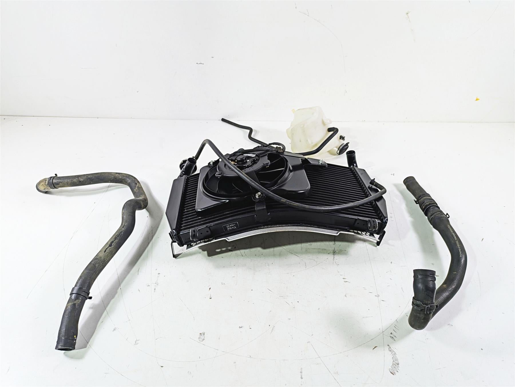 2015 Triumph Tiger Explorer XC Radiator Fan Reservoir Hoses Set T2100854 {{ shop.shopifyCountryName }} - Mototech271