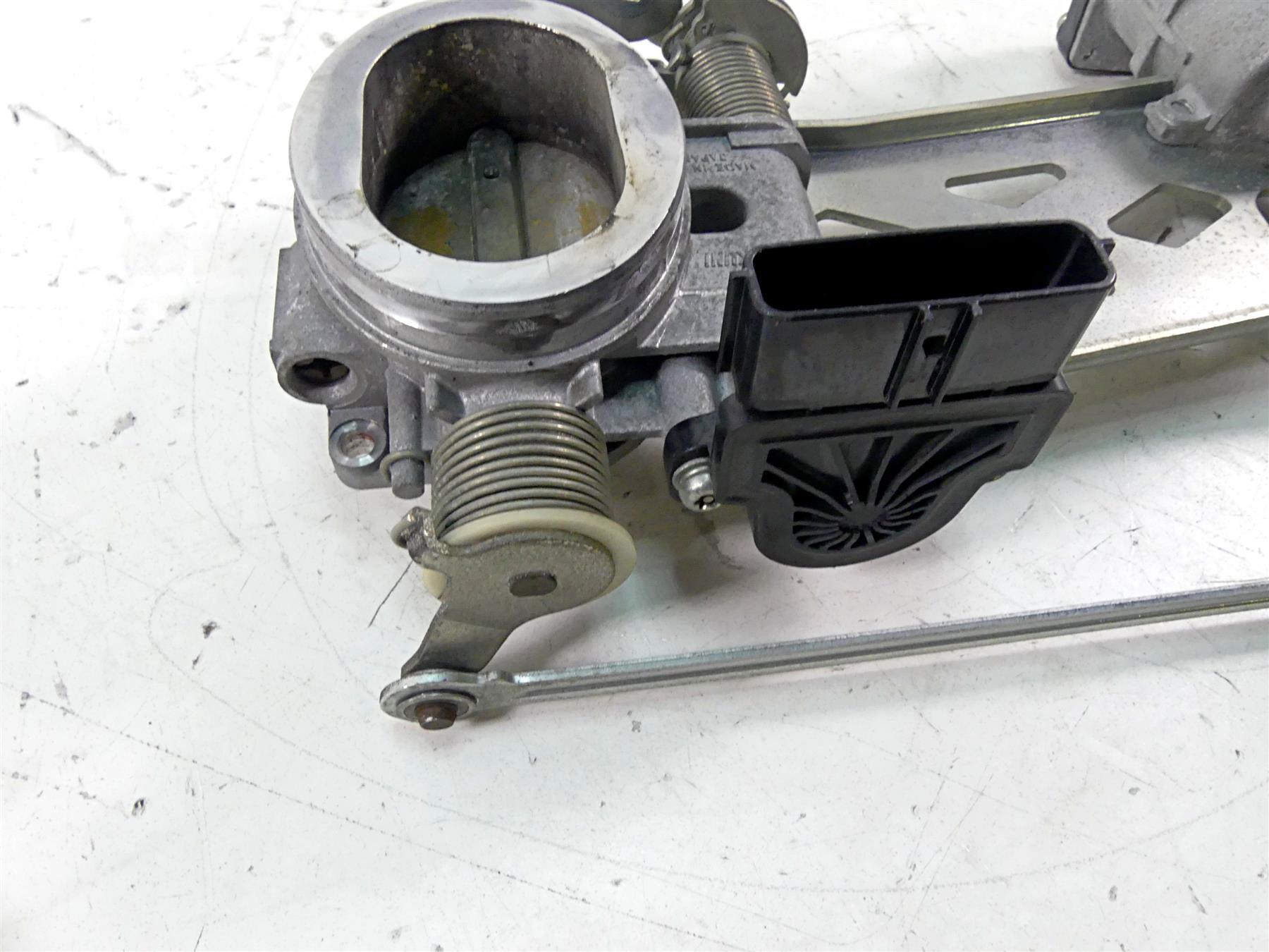 2013 Ducati Diavel Red Mikuni Throttle Body Bodies Set 28240871A {{ shop.shopifyCountryName }} - Mototech271