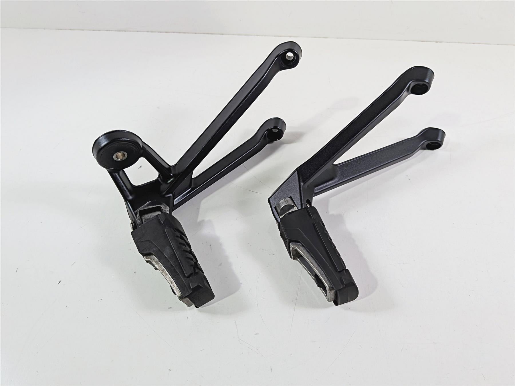 2016 BMW S1000XR K49 Rear Passenger Foot Peg Set -Read 46718553845 46718553846-Mototech271