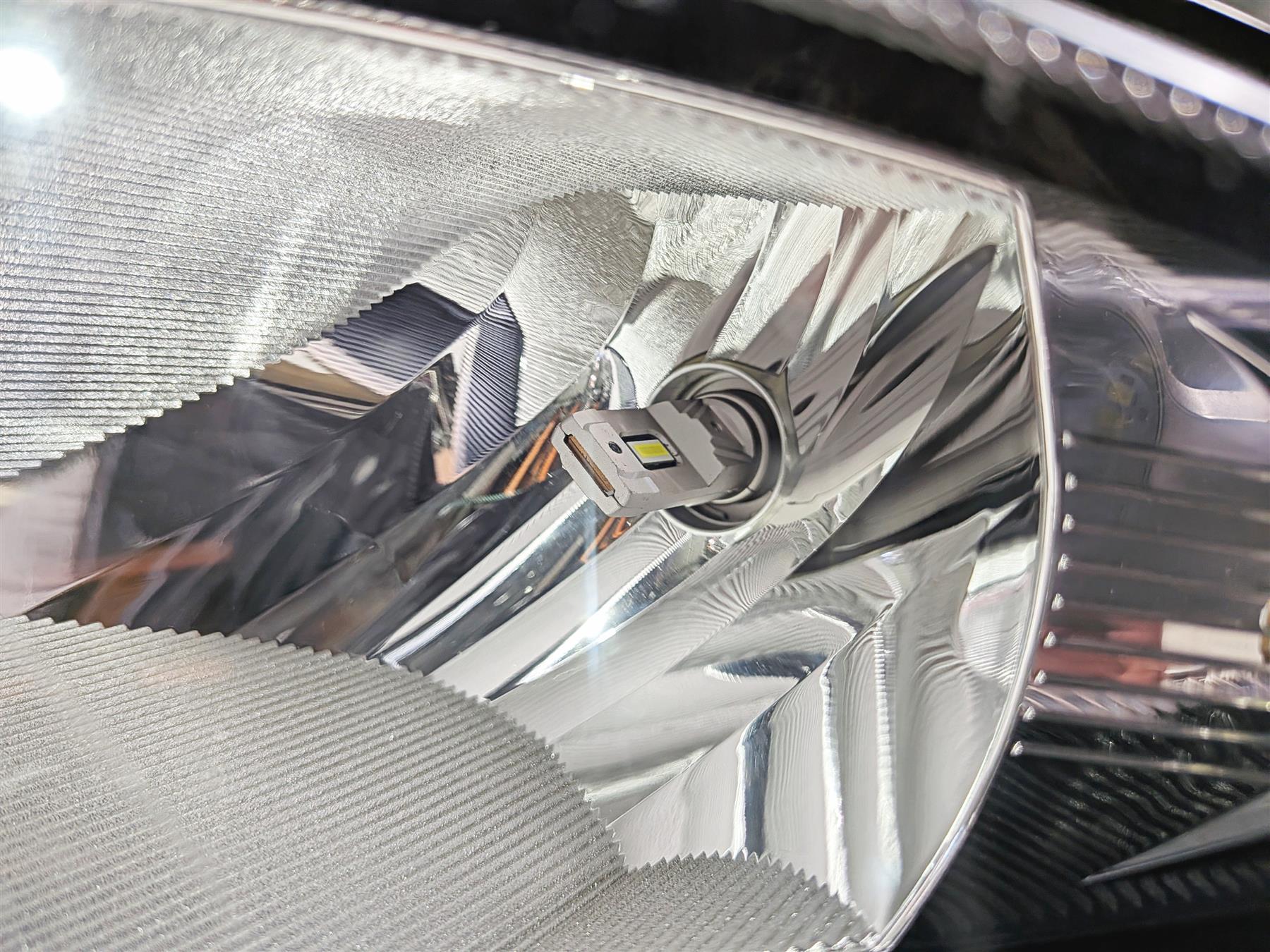 2014 BMW S1000RR K46 Left Headlight High Beam - Great Shape 63128527552 {{ shop.shopifyCountryName }} - Mototech271