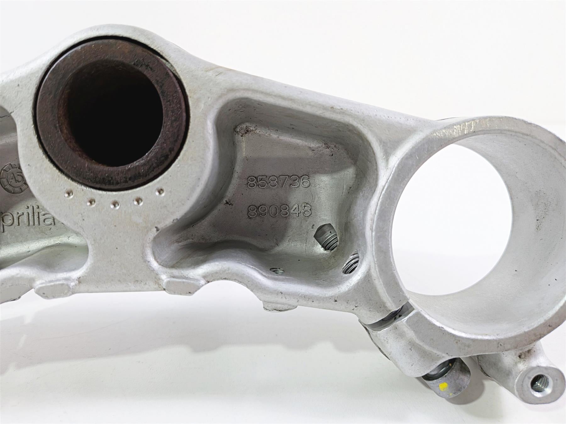 2016 Aprilia RSV 1100 Tuono V4 Factory Lower Triple Tree Steering Clamp 2B001680 {{ shop.shopifyCountryName }} - Mototech271