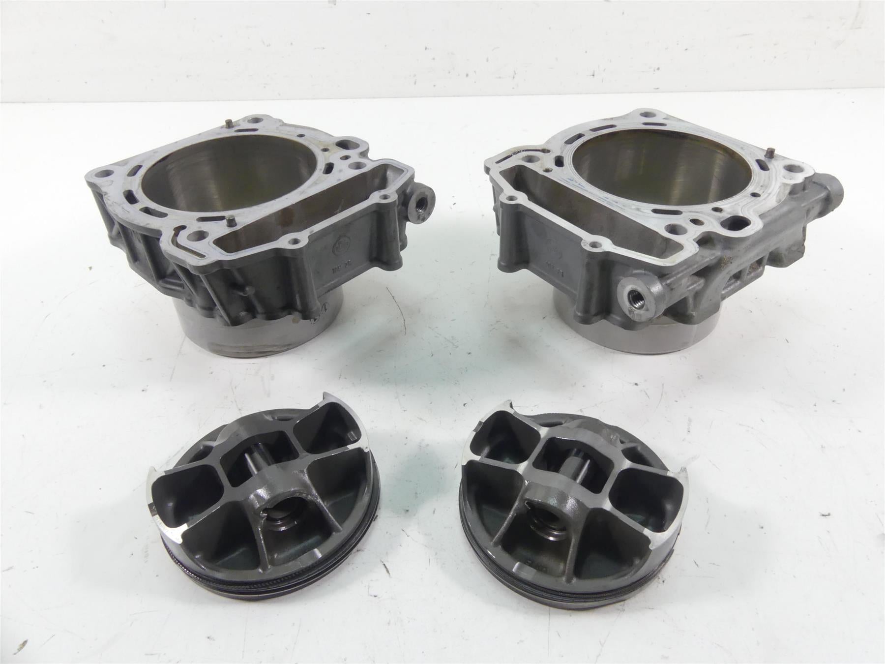 2015 KTM 1290R Super Duke Cylinder Jug Barrel Piston Set 6133003830024 {{ shop.shopifyCountryName }} - Mototech271