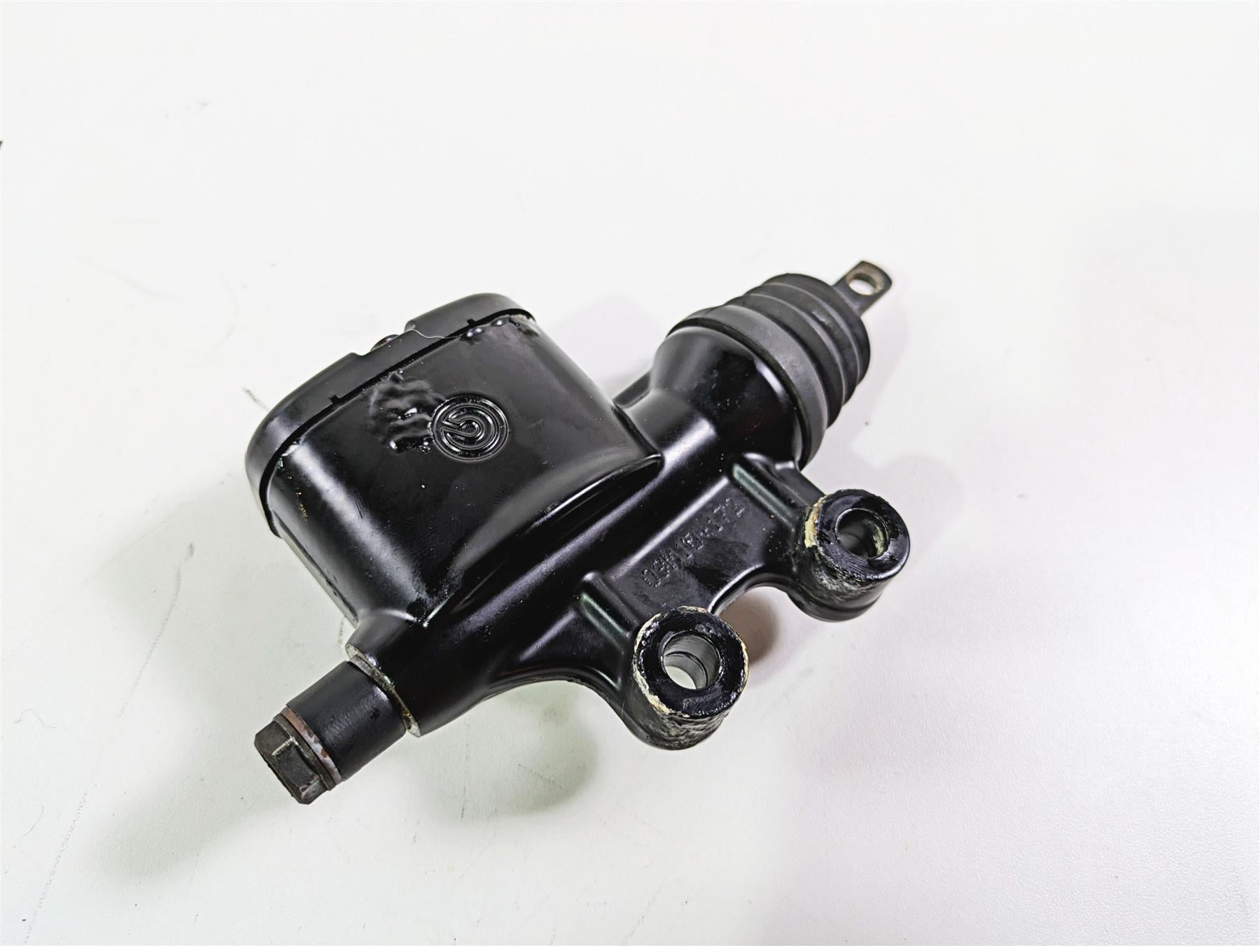 2010 Harley Touring FLHTK Electra Glide Rear Brake Master Cylinder 41763-08C {{ shop.shopifyCountryName }} - Mototech271