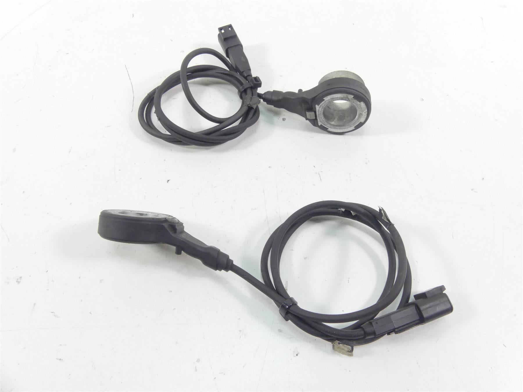 2015 Harley FLD Dyna Switchback Abs Brake Wheel Speed Sensor Set 40682-12 {{ shop.shopifyCountryName }} - Mototech271