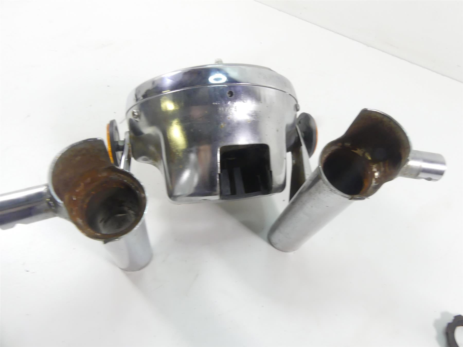 1980 Honda CB750C Custom Headlight Head Light & Mounts 61301-461- 61301-460-000 {{ shop.shopifyCountryName }} - Mototech271