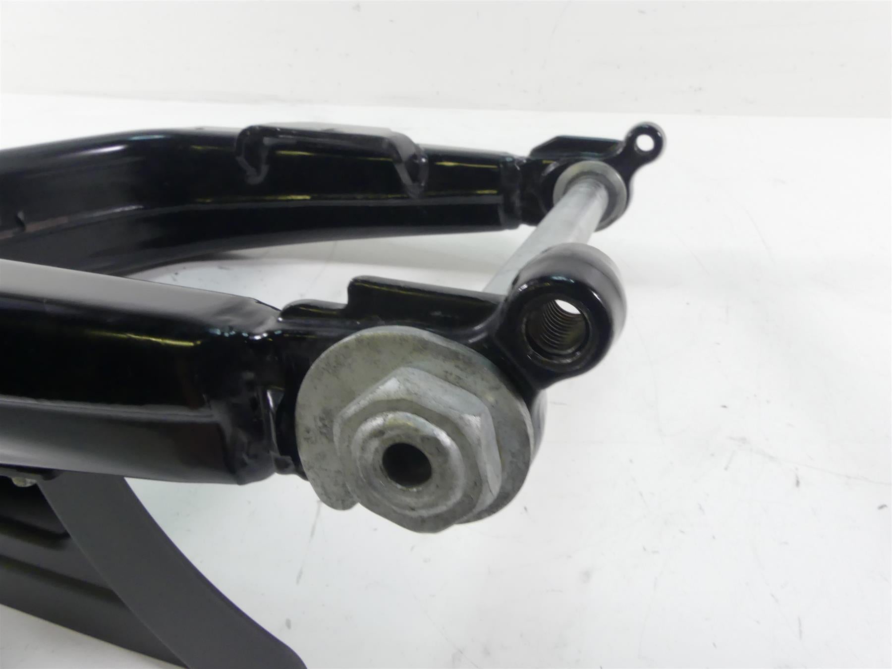 2014 Harley Touring FLHTK Electra Glide Rear Swingarm + Axle Set 47549-09 {{ shop.shopifyCountryName }} - Mototech271