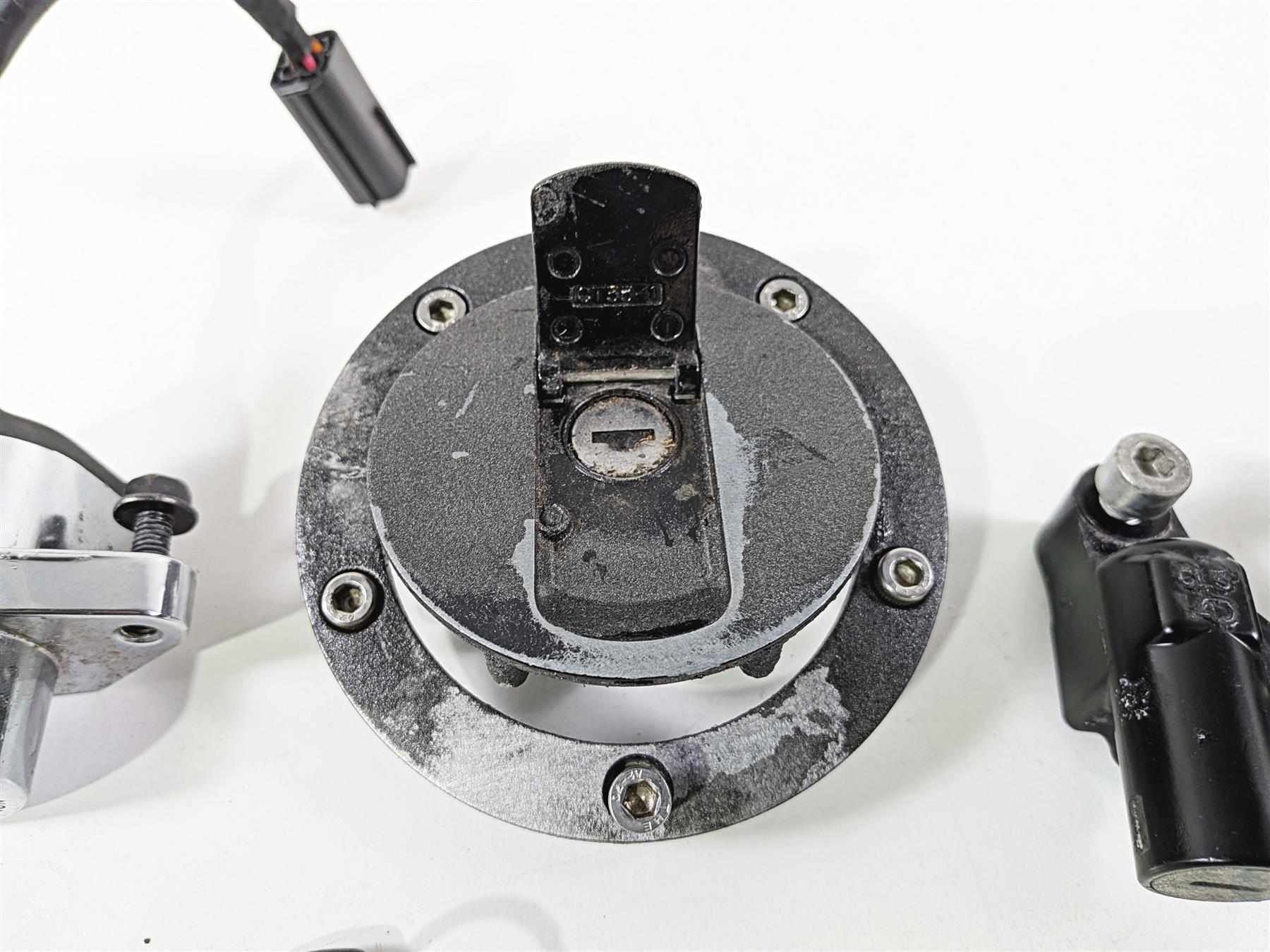 2016 Victory Cross Country Ignition Switch Key Lock Set 4012943 4012944 {{ shop.shopifyCountryName }} - Mototech271