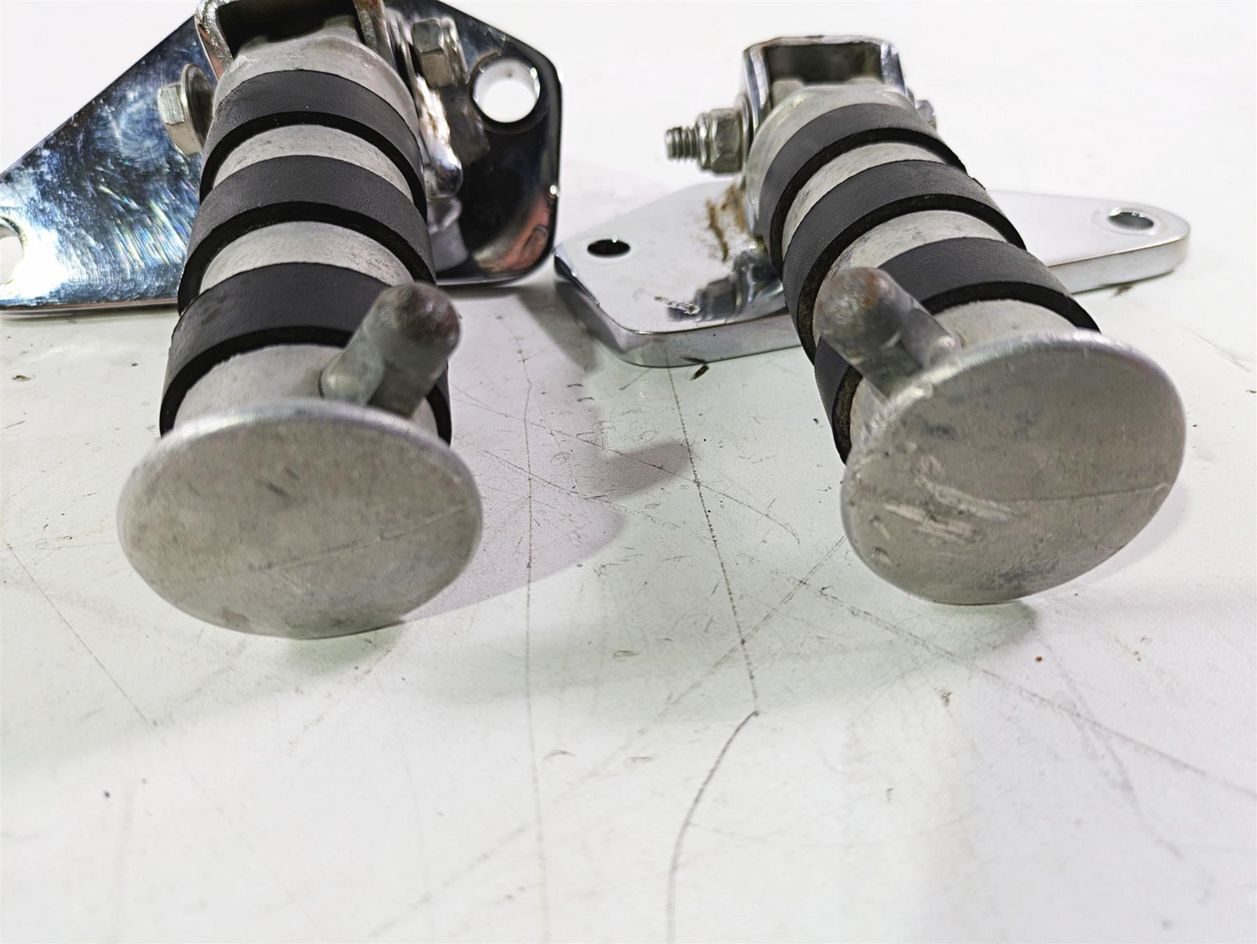 2001 Honda VT1100 Shadow Sabre Front Driver Rider Foot Peg Set 50612-MBA-020 {{ shop.shopifyCountryName }} - Mototech271