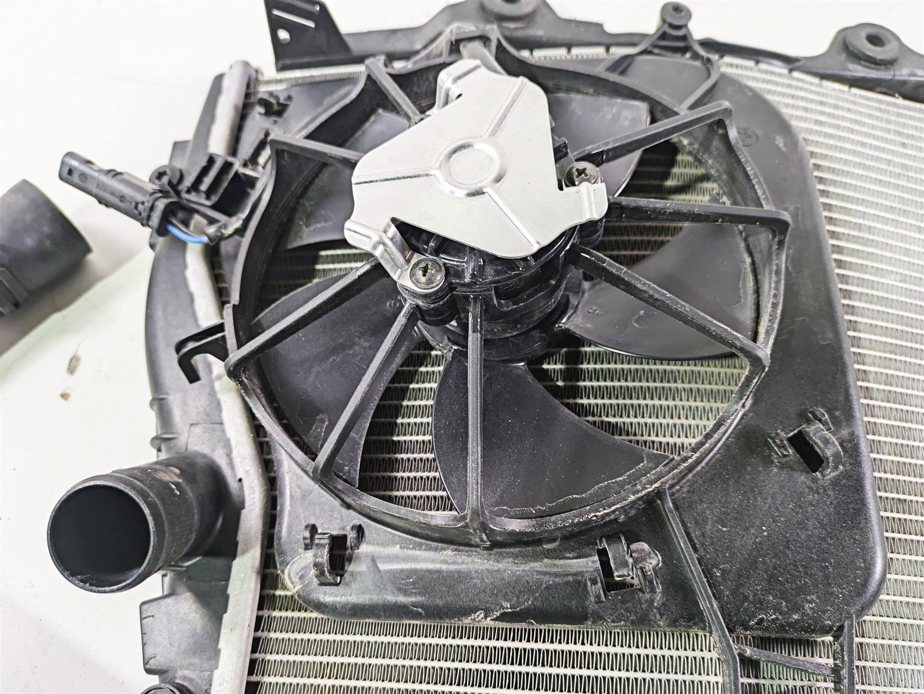 2017 BMW S1000RR K46 Radiator Fans & Hoses - Little Bent 17118546822 {{ shop.shopifyCountryName }} - Mototech271