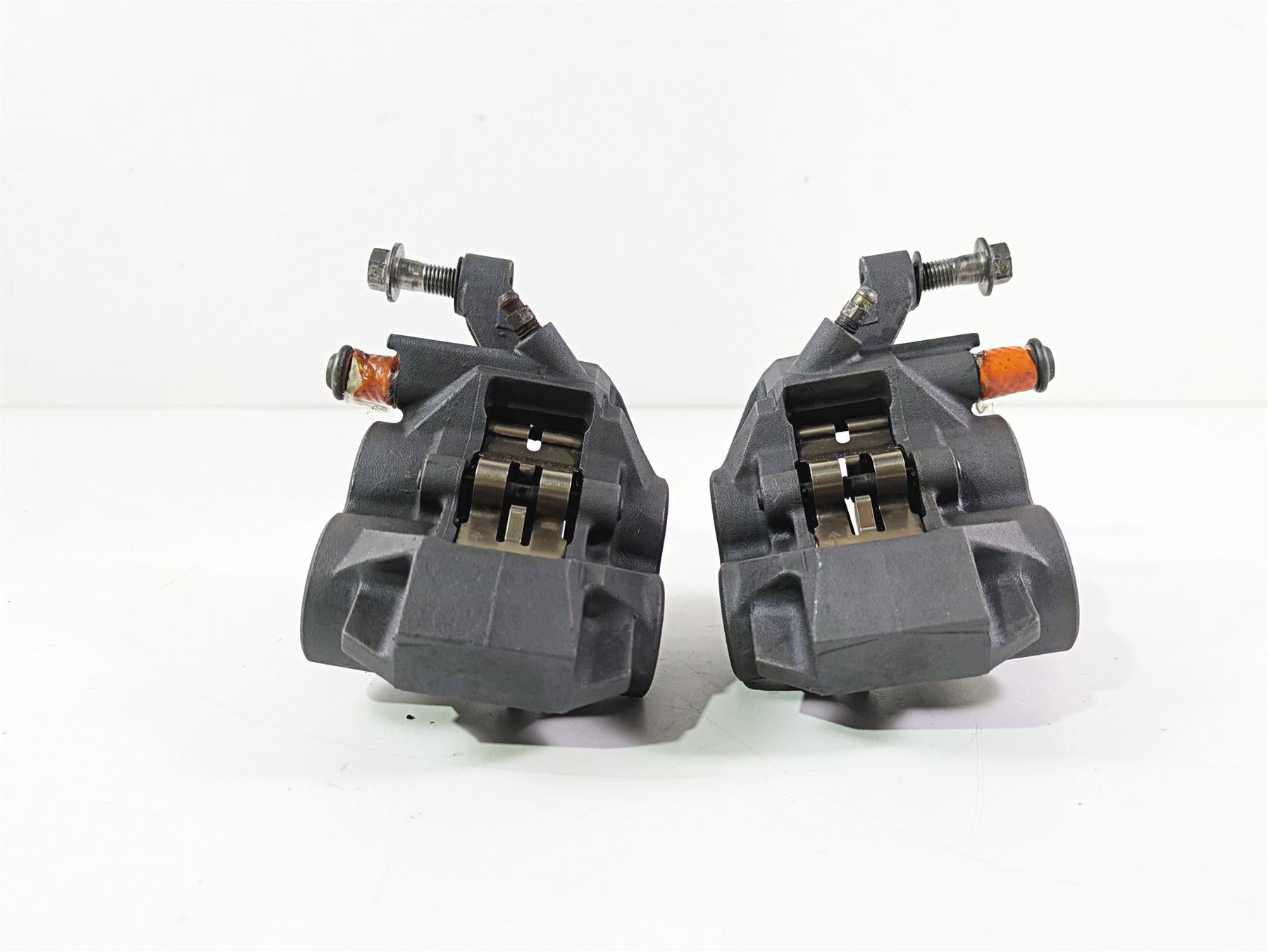 2002 Yamaha YZFR1 R1 Front Brake Caliper Set 5PW-2580U-00 5PW-2580U-00 {{ shop.shopifyCountryName }} - Mototech271