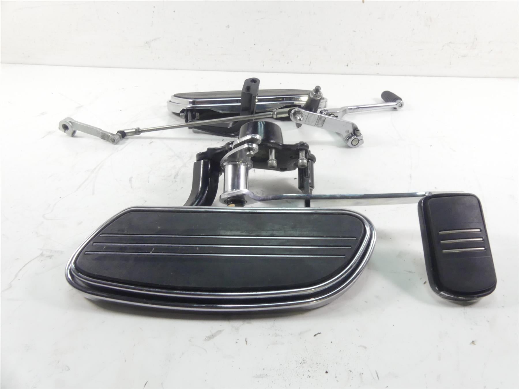 2011 Harley Touring FLTRU Road Glide Floorboard Shifter Brake Pedal Set 47365-09 {{ shop.shopifyCountryName }} - Mototech271