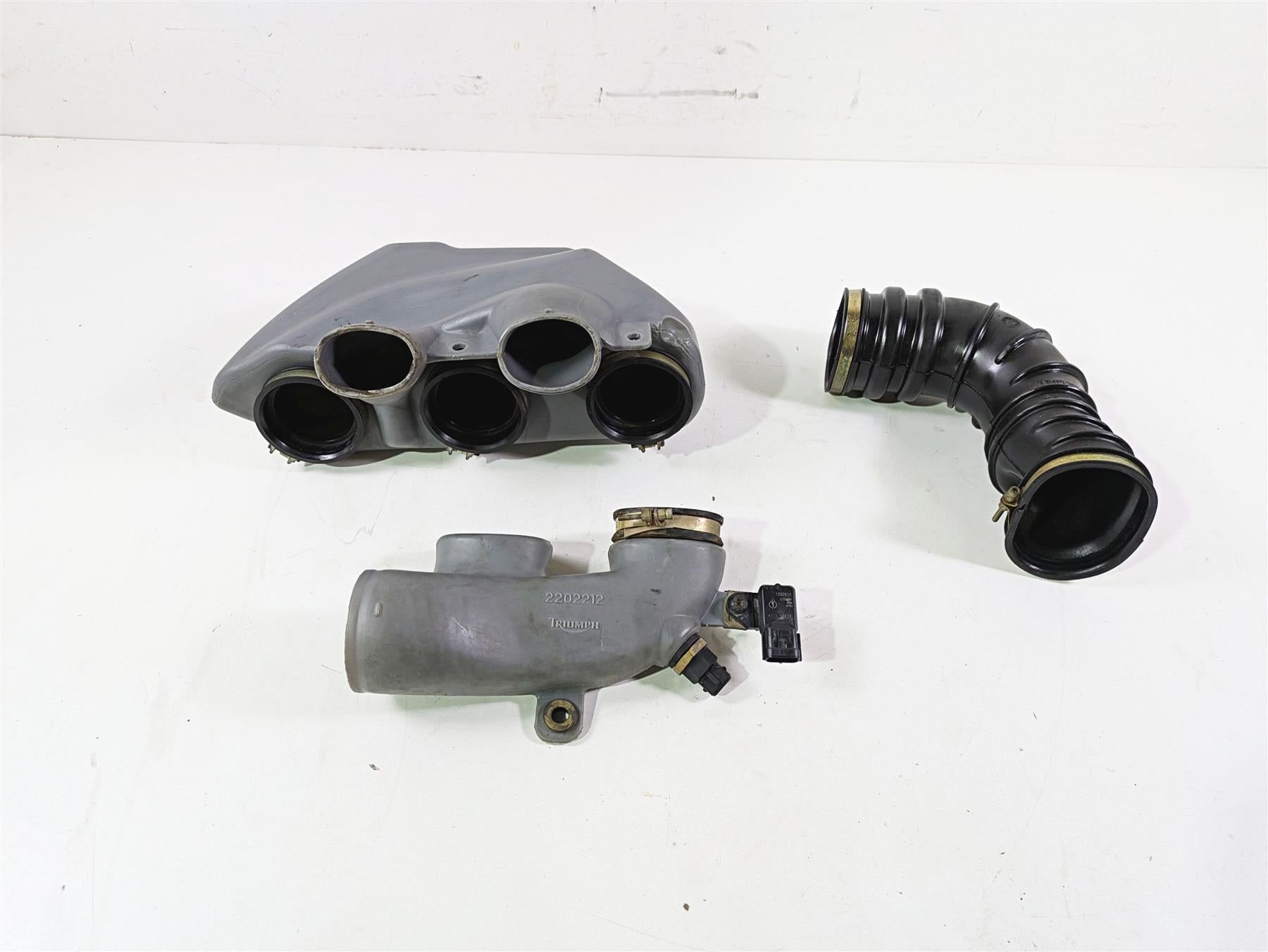 2006 Triumph Rocket 3 Air Box Filter Breather Tubes Set - Read T2202210 T2202212 {{ shop.shopifyCountryName }} - Mototech271