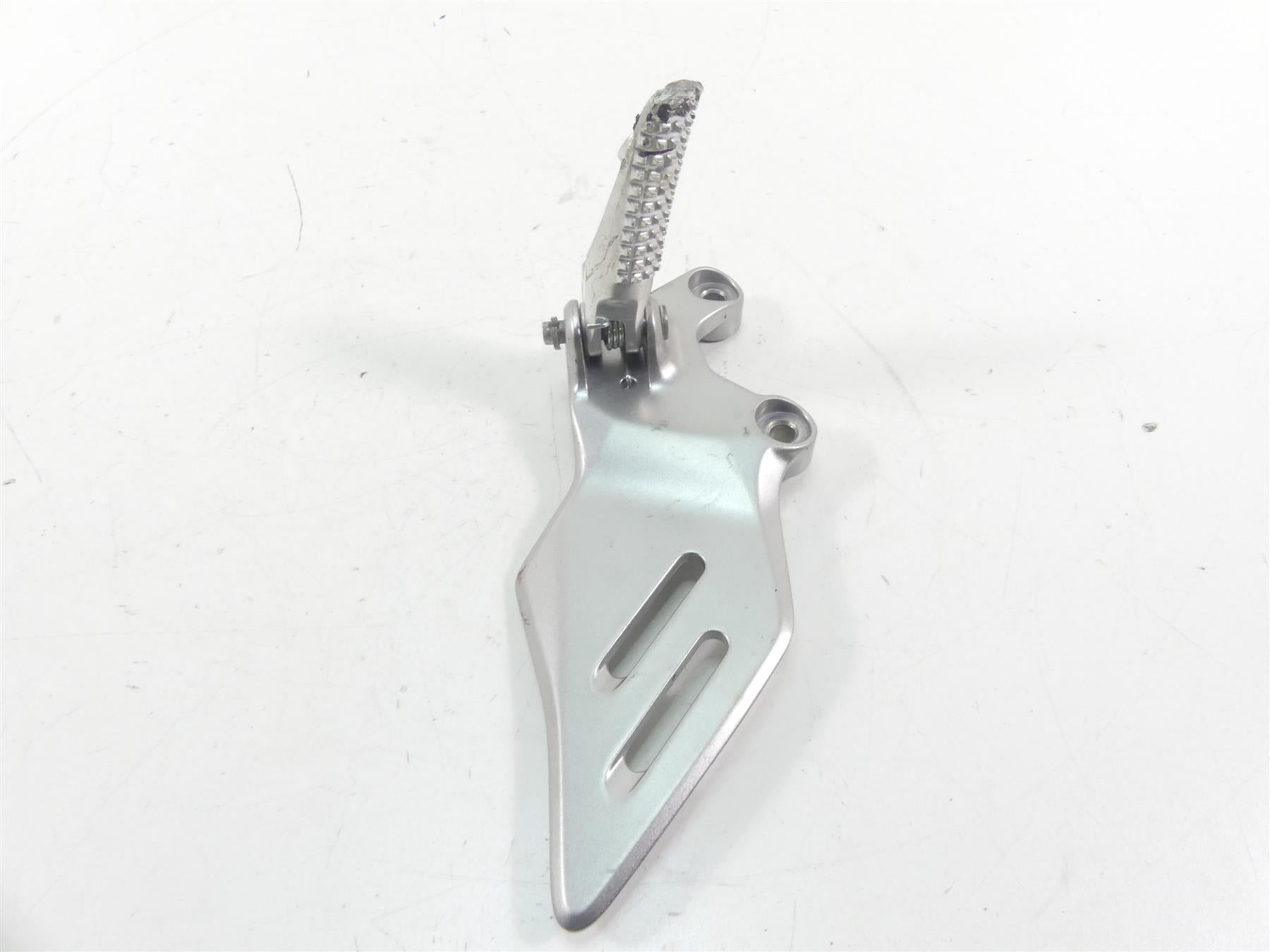 2022 Yamaha MT09 FZ09 Left Front Footpeg & Mount B7N-27442-00-00 {{ shop.shopifyCountryName }} - Mototech271