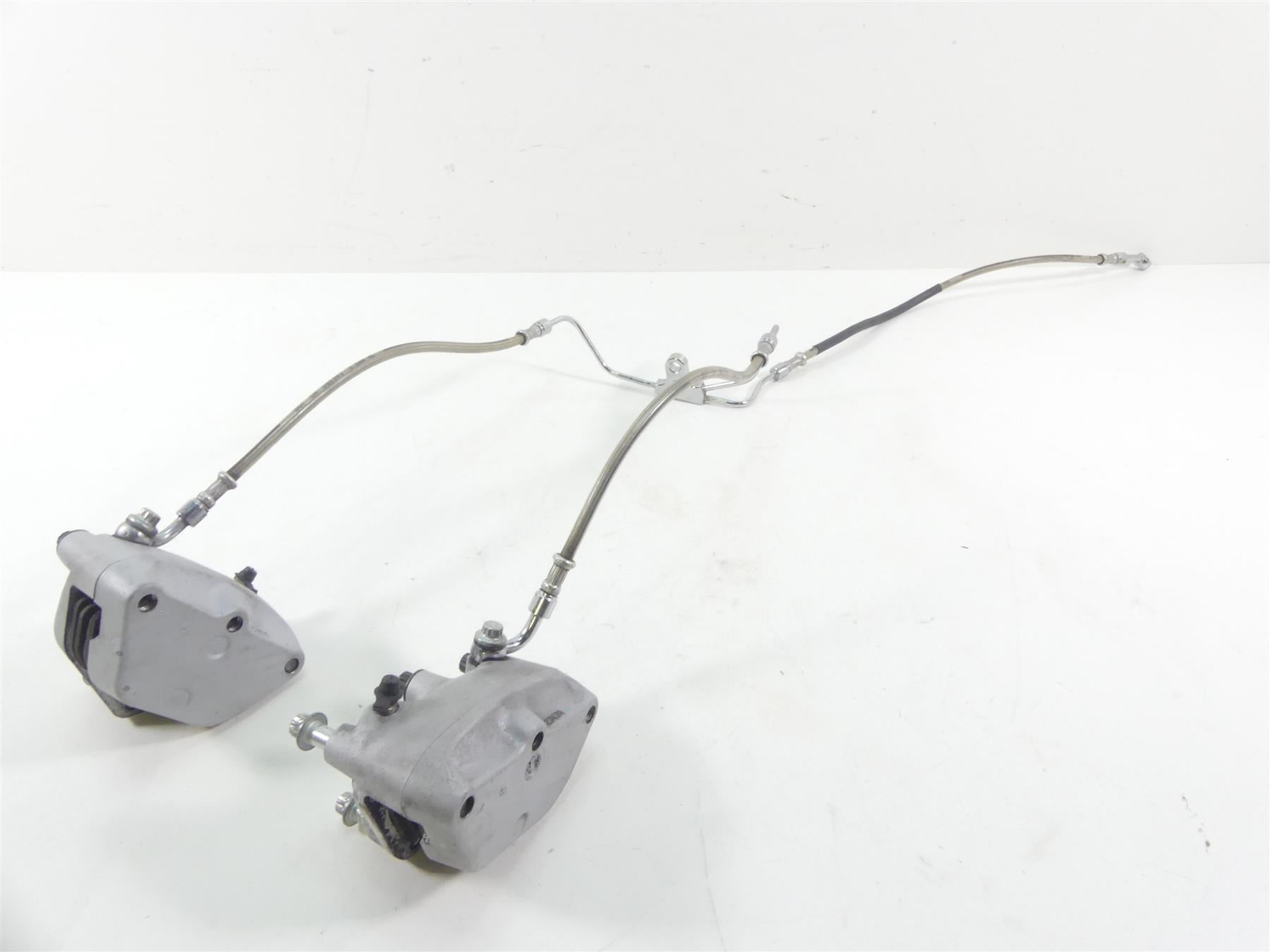 2004 Harley FLHTC SE CVO Electra Glide Front Brake Caliper Set 44381-99 44382-99 {{ shop.shopifyCountryName }} - Mototech271