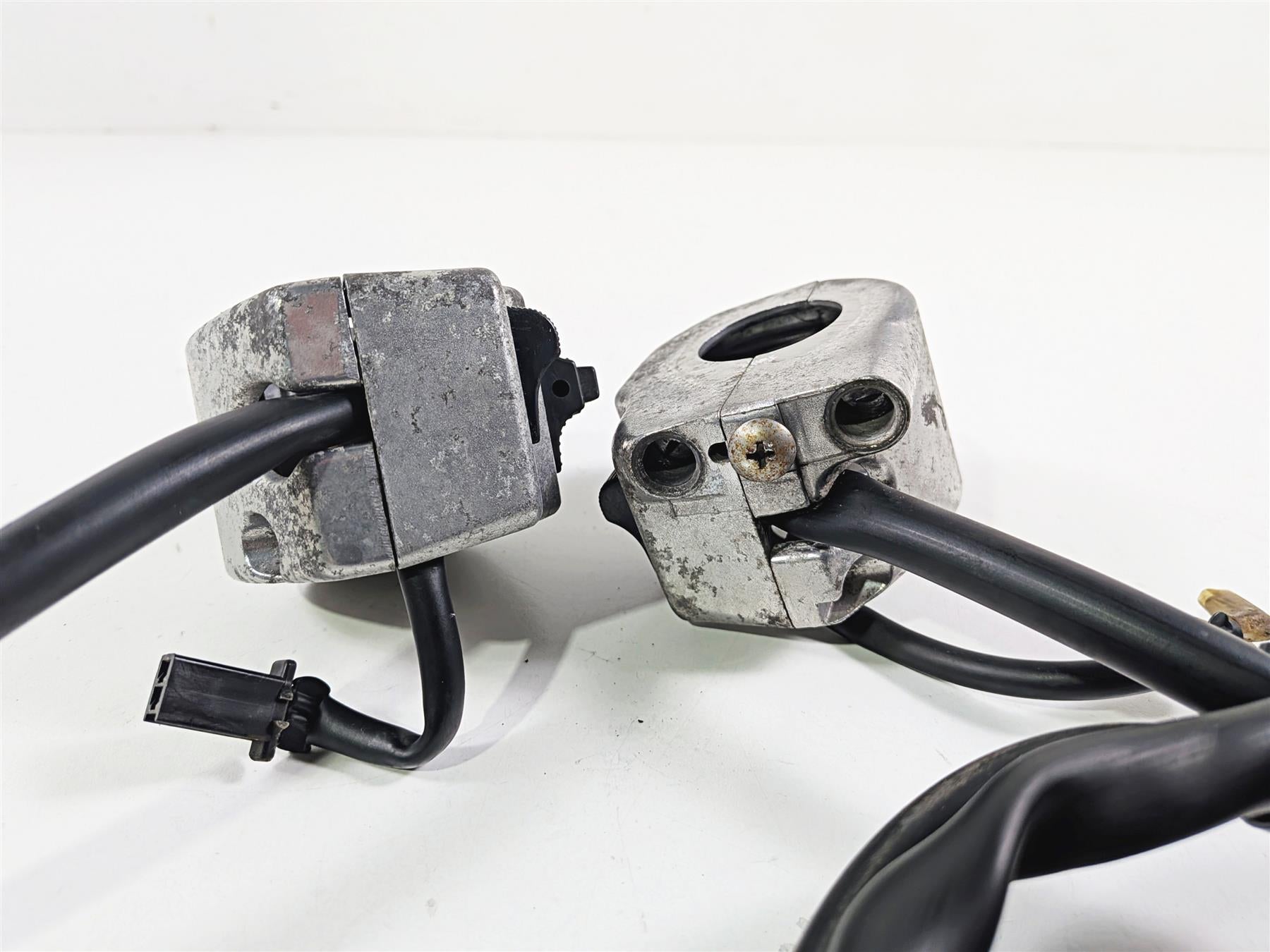 2001 Suzuki VZ800 Marauder Hand Control Switch Set 37200-48E30 37400-48E10 {{ shop.shopifyCountryName }} - Mototech271