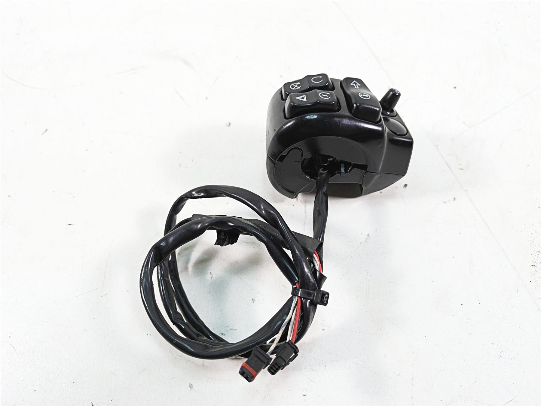 2019 Harley Touring FLHX Street Glide Right Hand Control Switch 71500129C {{ shop.shopifyCountryName }} - Mototech271