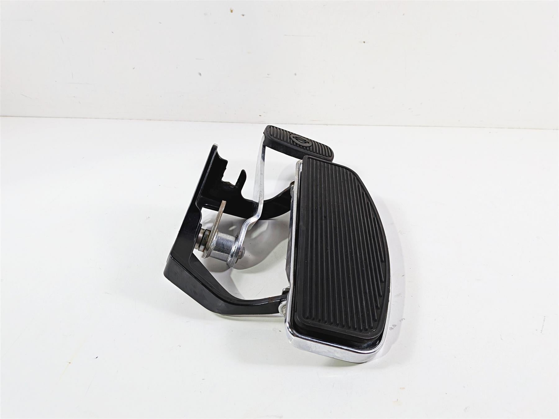 2012 Harley Softail FLSTF Fat Boy Right Front Floorboard Brake Pedal 42431-11 {{ shop.shopifyCountryName }} - Mototech271